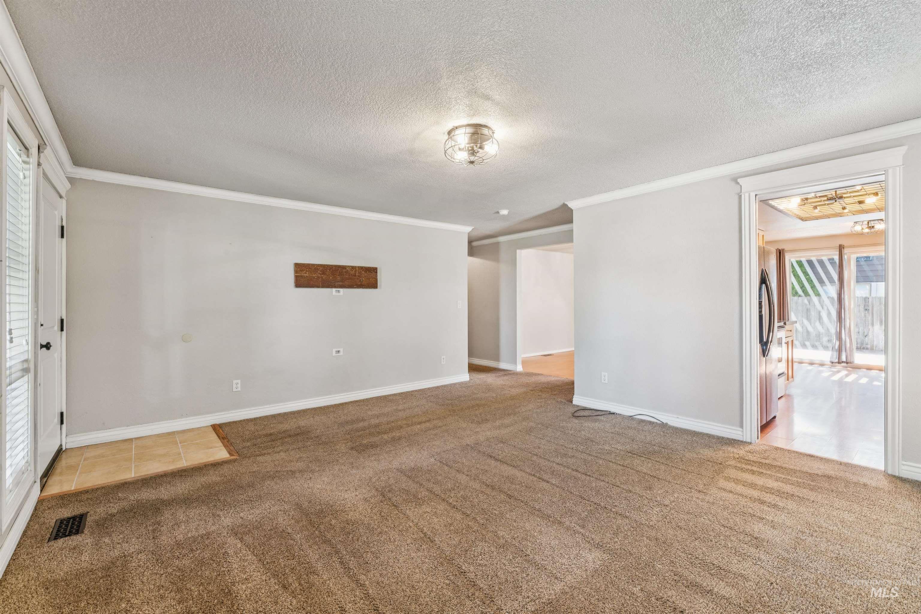 8995 W Pembrook Drive, Boise, Idaho 83704, 3 Bedrooms, 3 Bathrooms, Residential For Sale, Price $425,000, 98962095