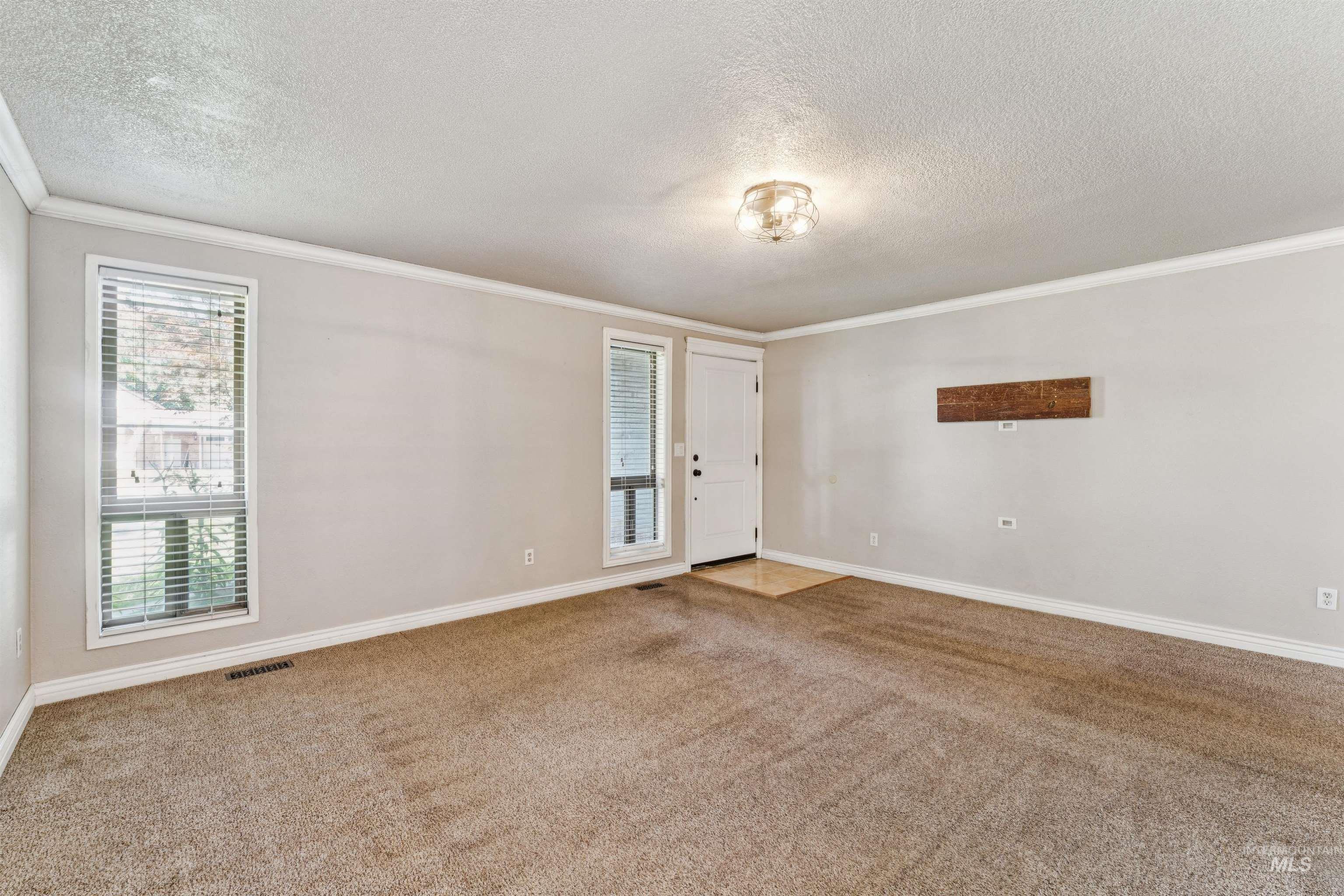 8995 W Pembrook Drive, Boise, Idaho 83704, 3 Bedrooms, 3 Bathrooms, Residential For Sale, Price $425,000, 98962095