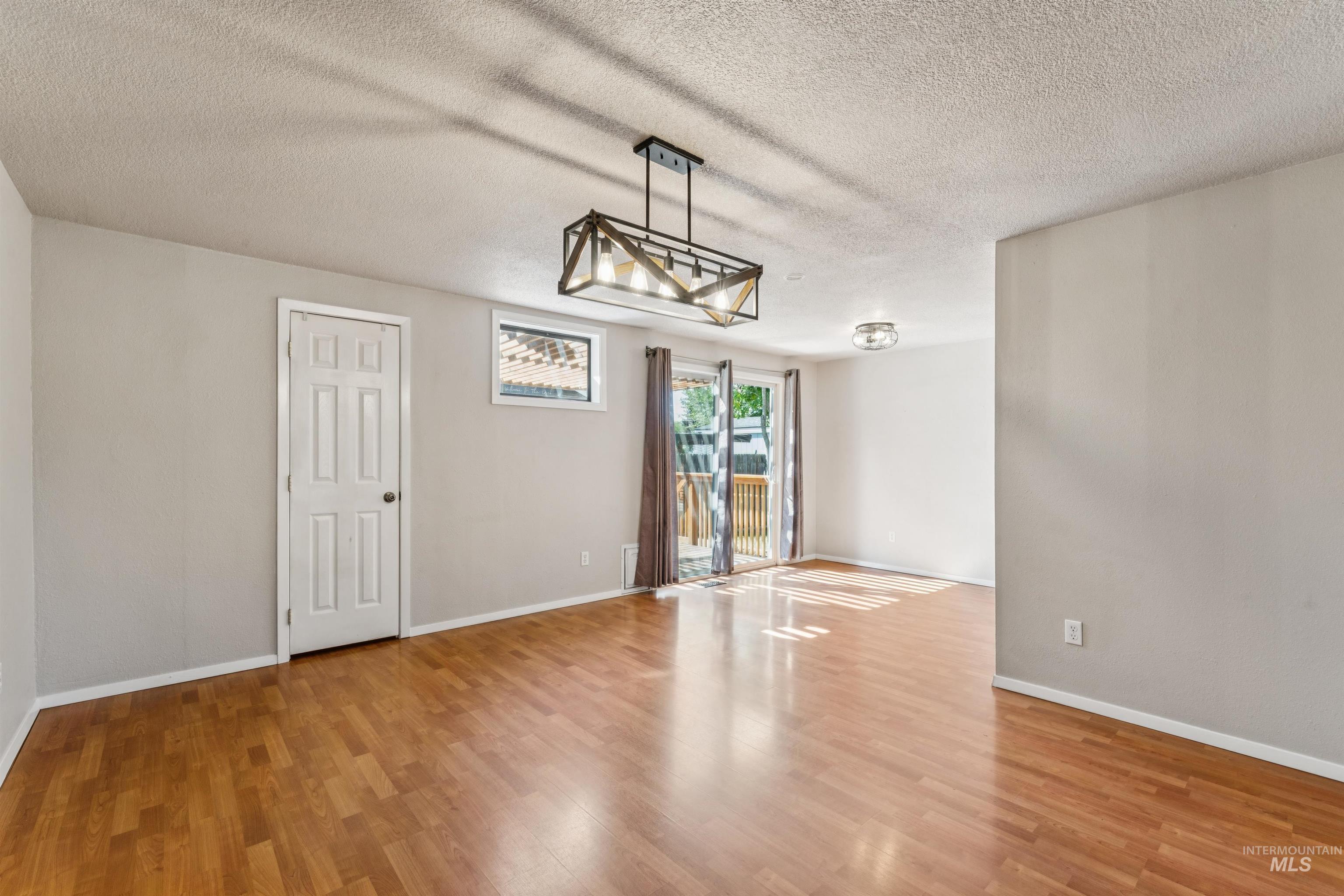 8995 W Pembrook Drive, Boise, Idaho 83704, 3 Bedrooms, 3 Bathrooms, Residential For Sale, Price $425,000, 98962095