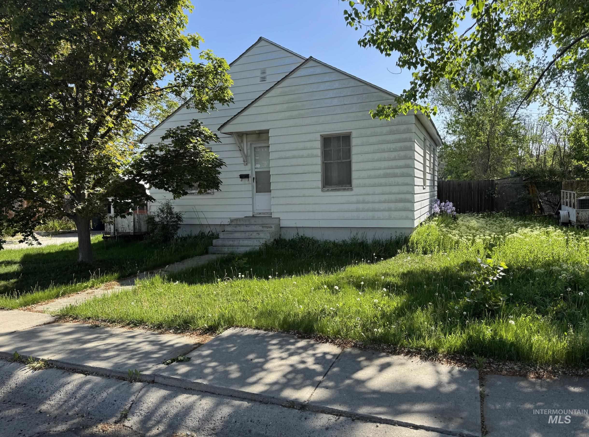 16 Canyon St, Nampa, Idaho 83651, 3 Bedrooms, 1 Bathroom, Residential For Sale, Price $185,000, 98962096