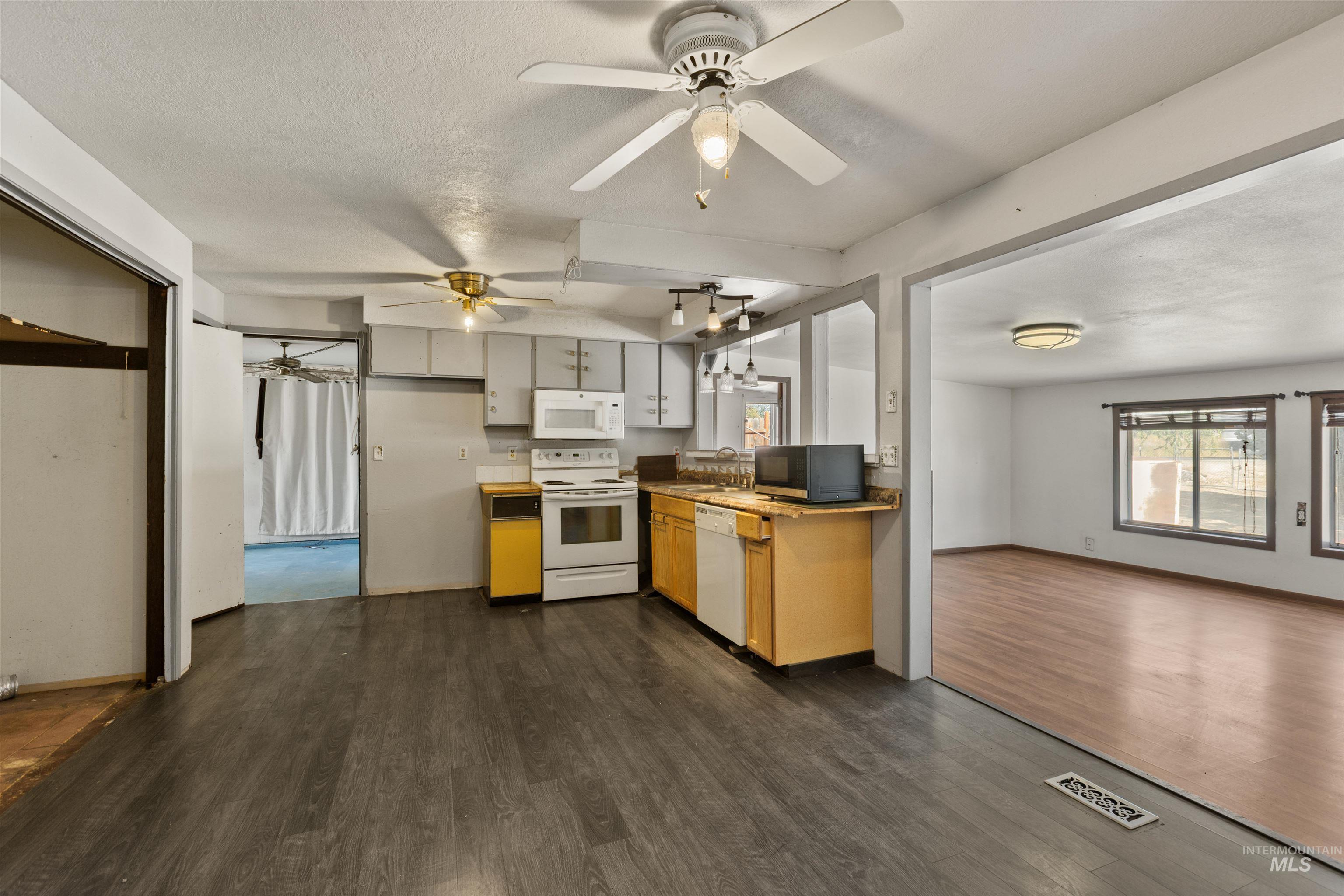 5702 sunset, Nampa, Idaho 83686, 4 Bedrooms, 2 Bathrooms, Residential For Sale, Price $298,900, 98962104