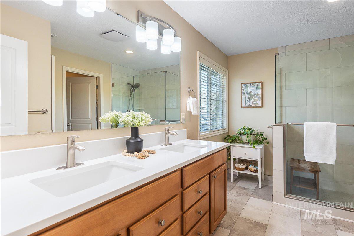 177 E Knoll Ct, Eagle, Idaho 83616-6911, 4 Bedrooms, 2.5 Bathrooms, Residential For Sale, Price $769,900, 98962106