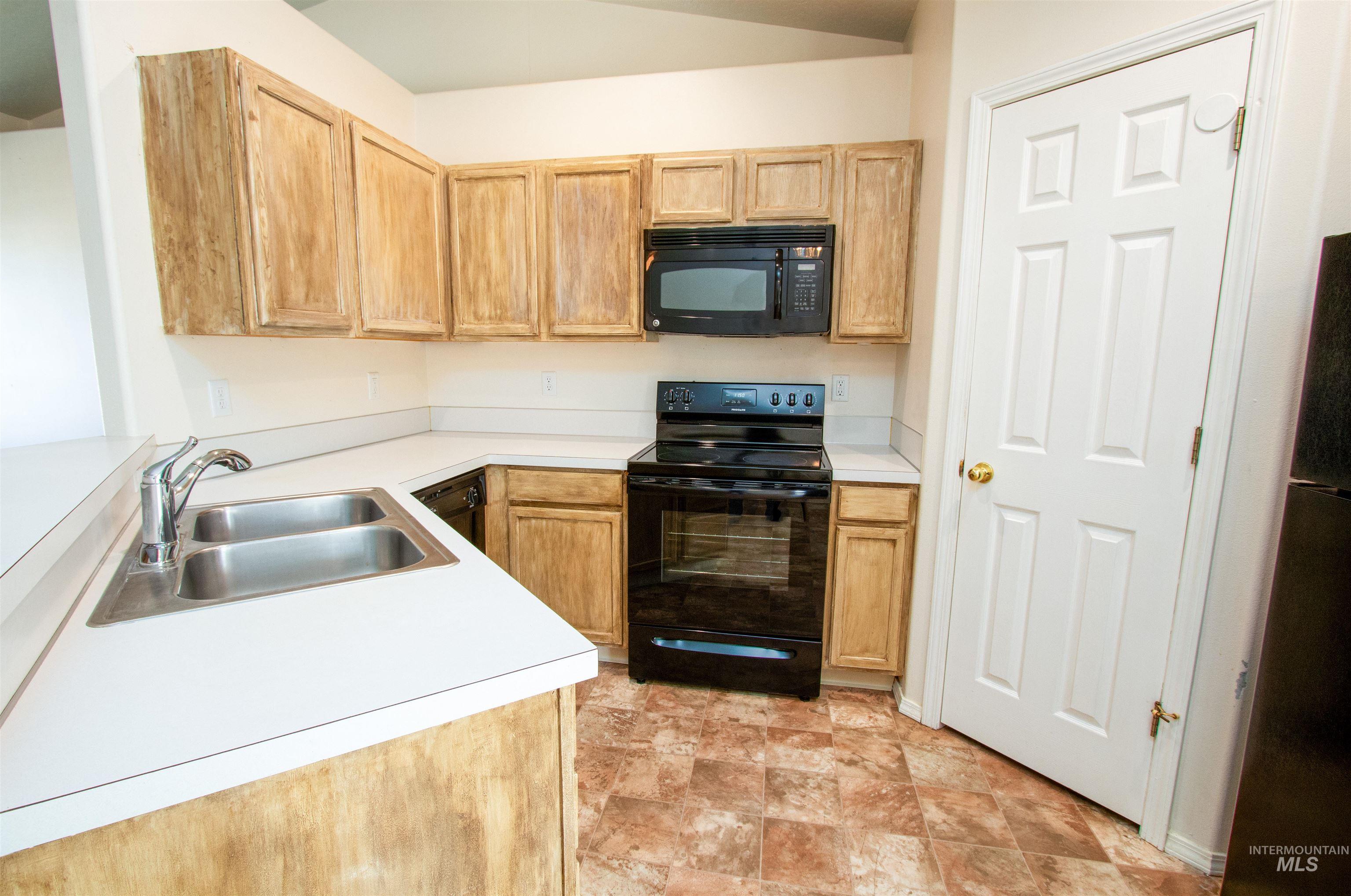 1220 Redtail Ct., Caldwell, Idaho 83607, 3 Bedrooms, 2 Bathrooms, Residential For Sale, Price $338,900, 98962154