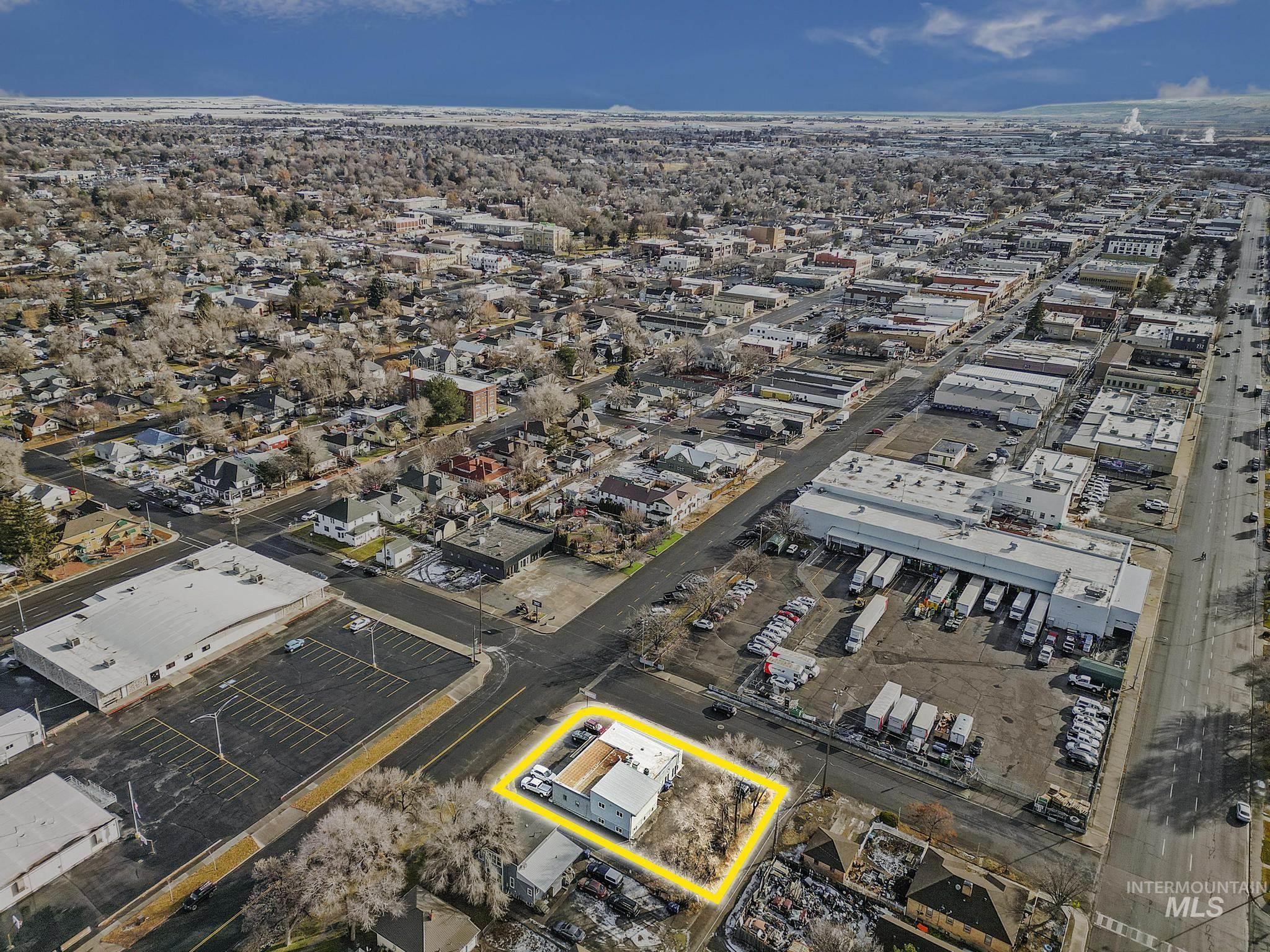 Aerial view of property and surrounding area with property boundaries highlighted