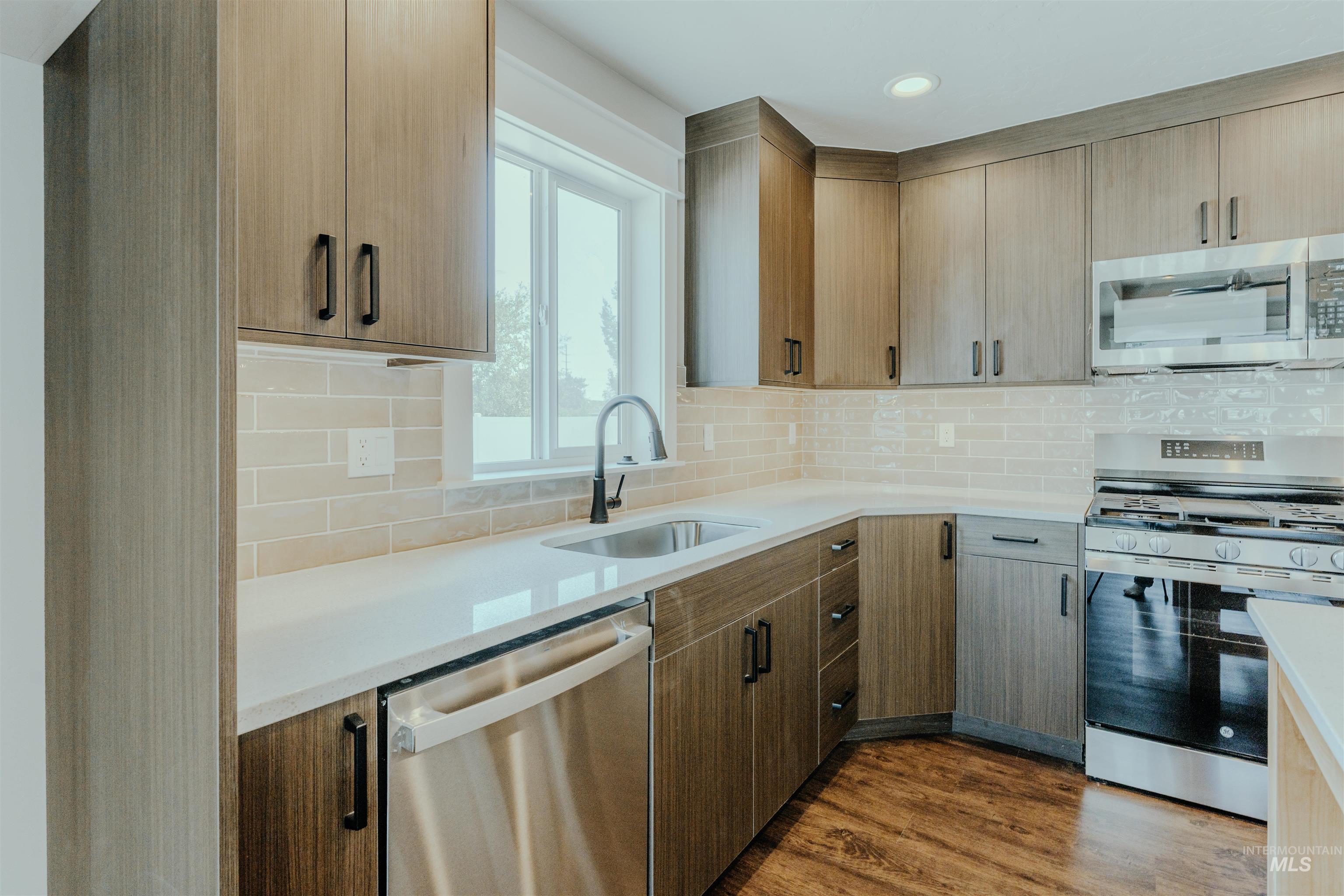 1220 Phillips Circle, Ontario, Oregon 97914-3905, 2 Bedrooms, 2 Bathrooms, Residential For Sale, Price $235,000, 98962187
