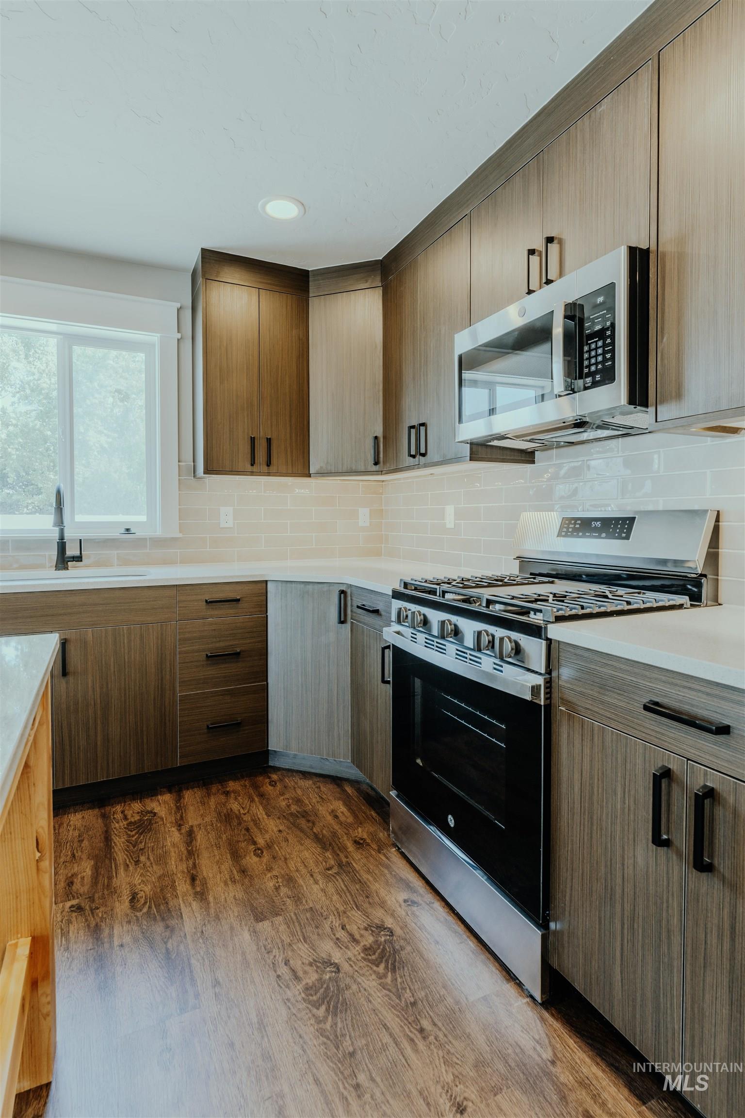 1220 Phillips Circle, Ontario, Oregon 97914-3905, 2 Bedrooms, 2 Bathrooms, Residential For Sale, Price $235,000, 98962187