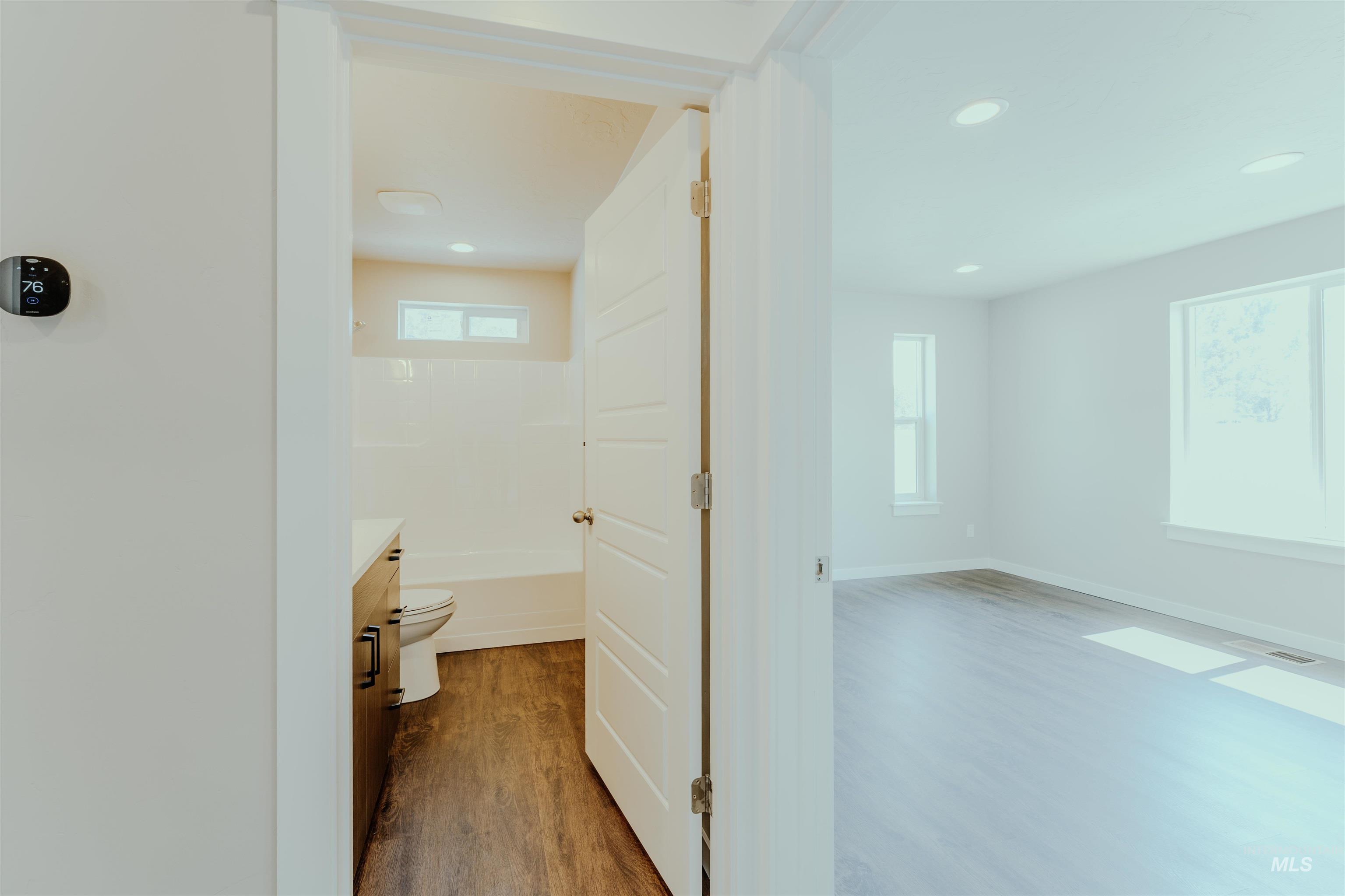 1220 Phillips Circle, Ontario, Oregon 97914-3905, 2 Bedrooms, 2 Bathrooms, Residential For Sale, Price $235,000, 98962187
