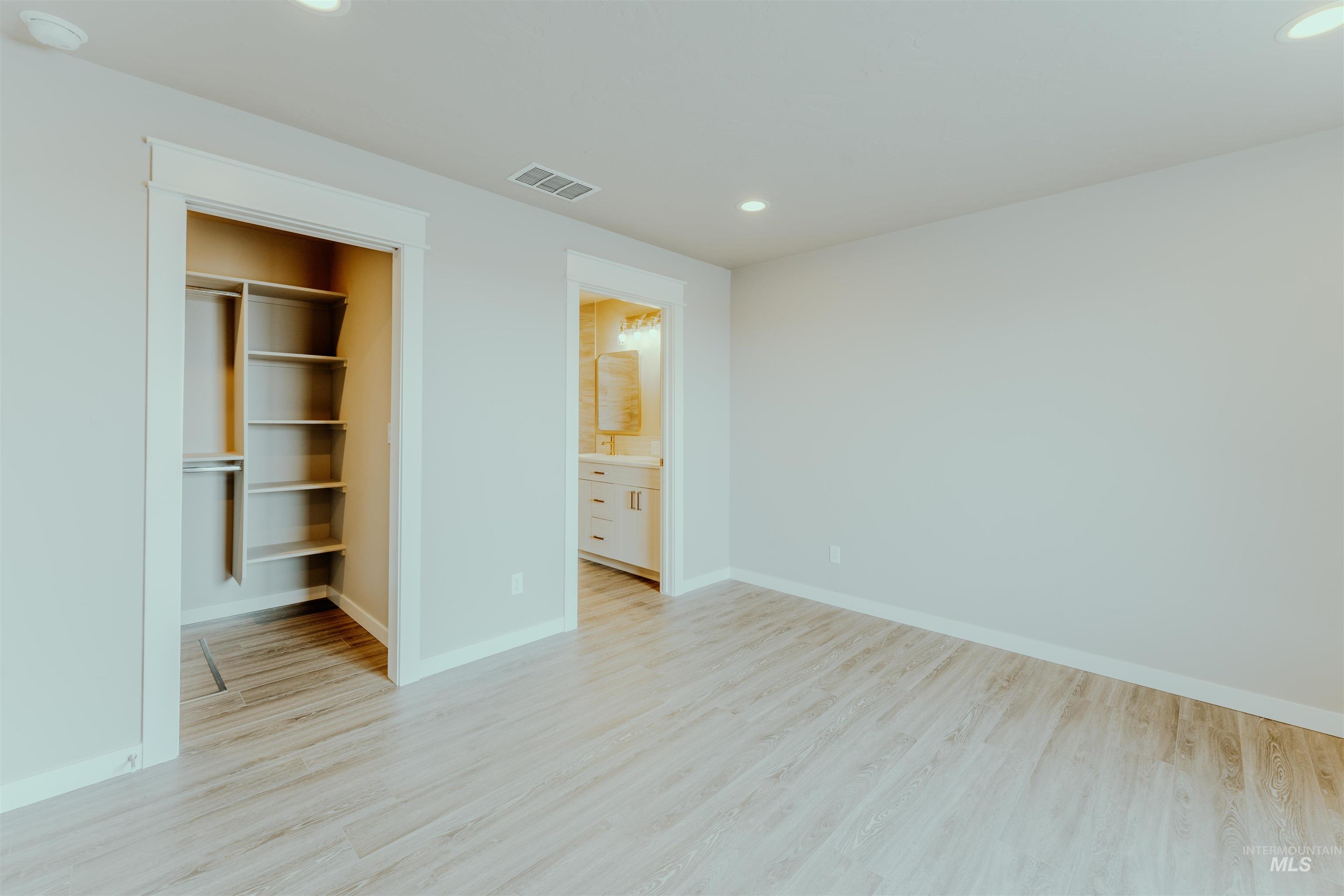 1216 Phillips Circle, Ontario, Oregon 97914-3905, 2 Bedrooms, 2 Bathrooms, Residential For Sale, Price $295,000, 98962189