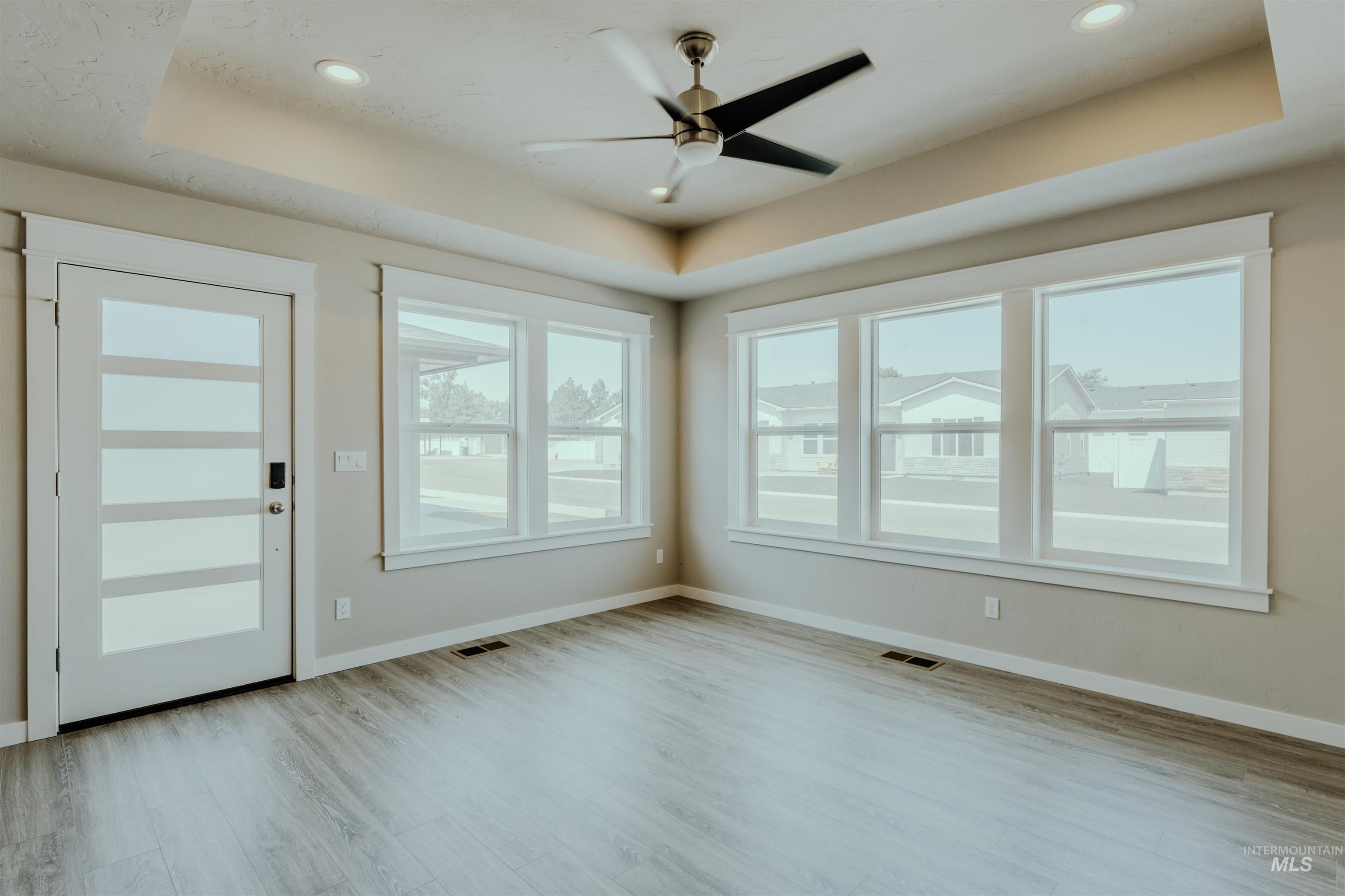 1216 Phillips Circle, Ontario, Oregon 97914-3905, 2 Bedrooms, 2 Bathrooms, Residential For Sale, Price $295,000, 98962189