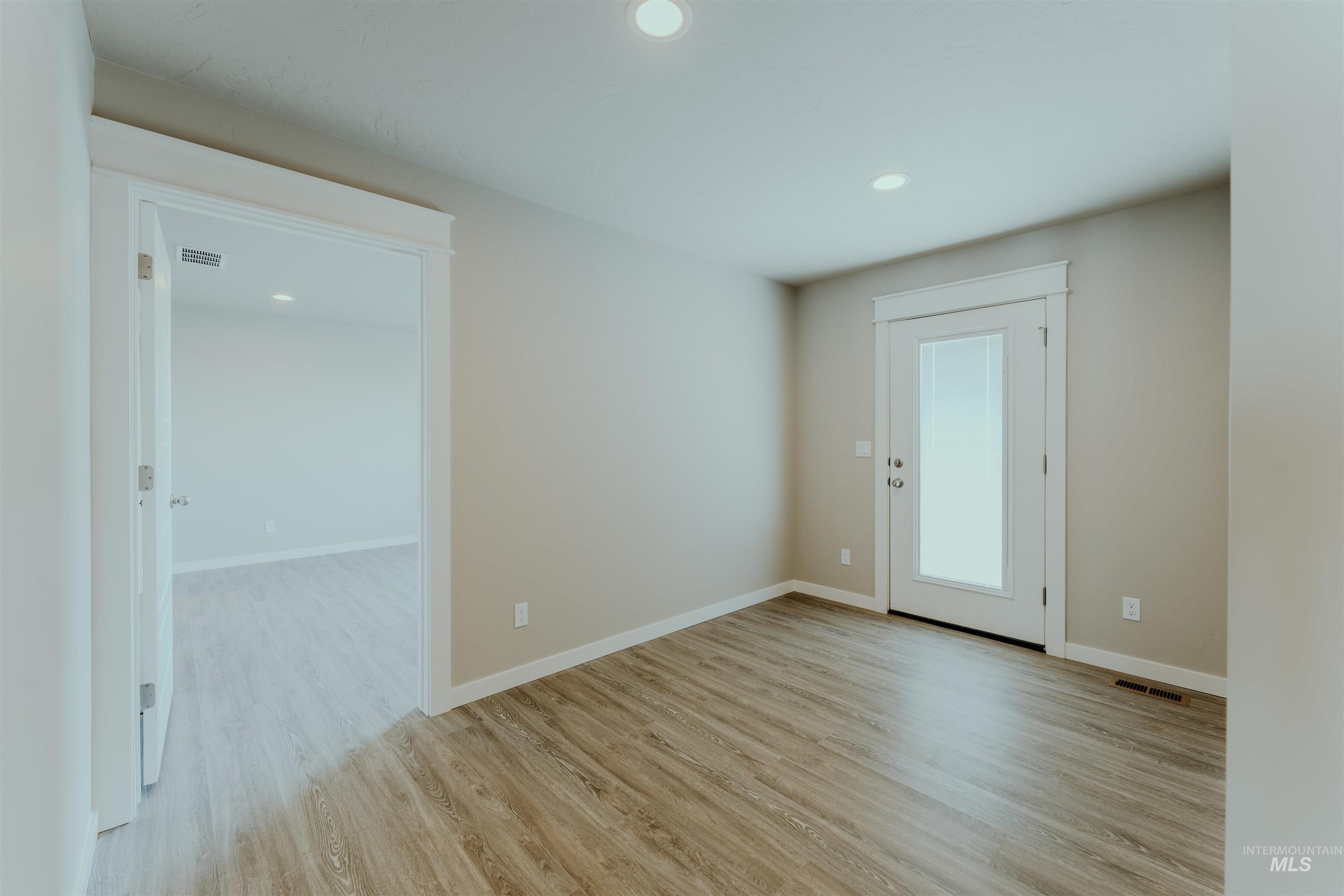 1216 Phillips Circle, Ontario, Oregon 97914-3905, 2 Bedrooms, 2 Bathrooms, Residential For Sale, Price $295,000, 98962189