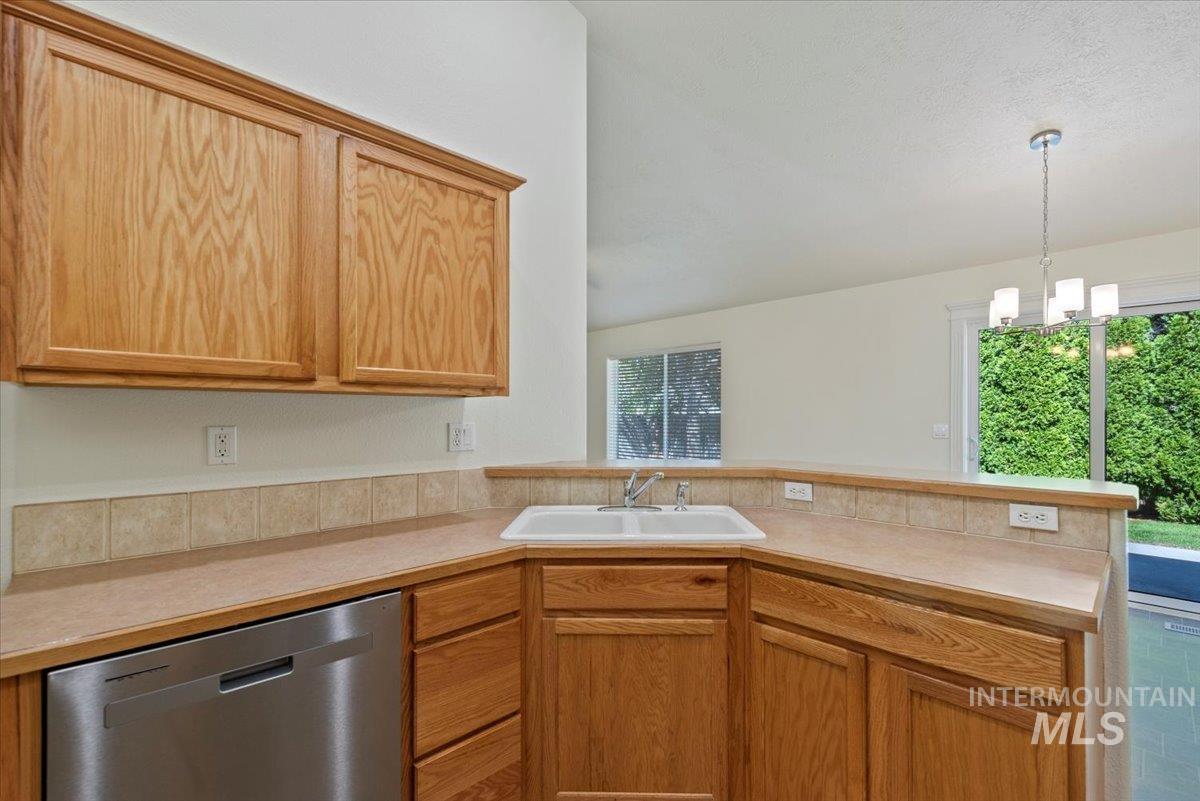 1314 W Hawk Ct., Nampa, Idaho 83651, 3 Bedrooms, 2 Bathrooms, Residential For Sale, Price $369,967, 98962203