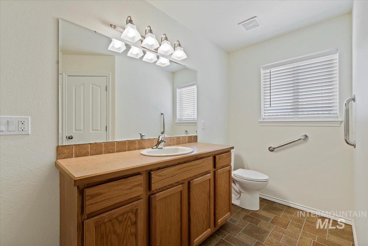 1314 W Hawk Ct., Nampa, Idaho 83651, 3 Bedrooms, 2 Bathrooms, Residential For Sale, Price $369,967, 98962203