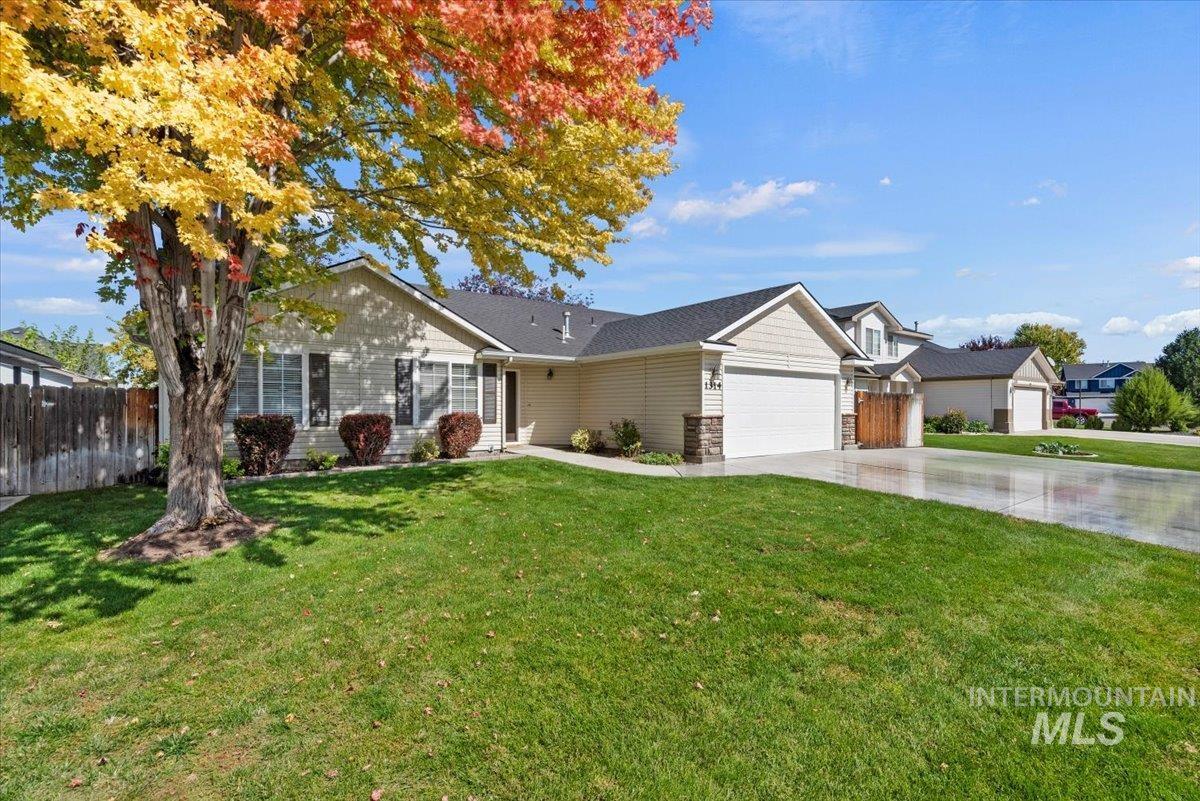 1314 W Hawk Ct., Nampa, Idaho 83651, 3 Bedrooms, 2 Bathrooms, Residential For Sale, Price $369,967, 98962203