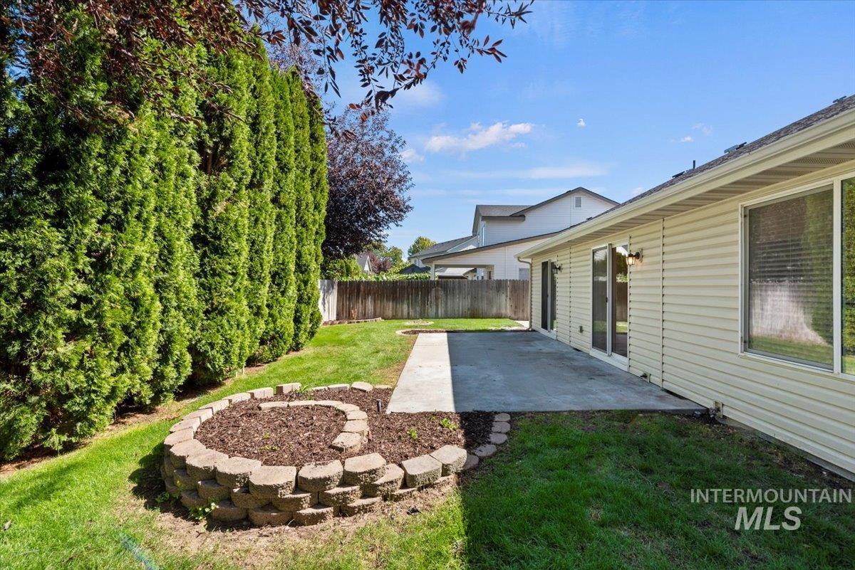 1314 W Hawk Ct., Nampa, Idaho 83651, 3 Bedrooms, 2 Bathrooms, Residential For Sale, Price $369,967, 98962203
