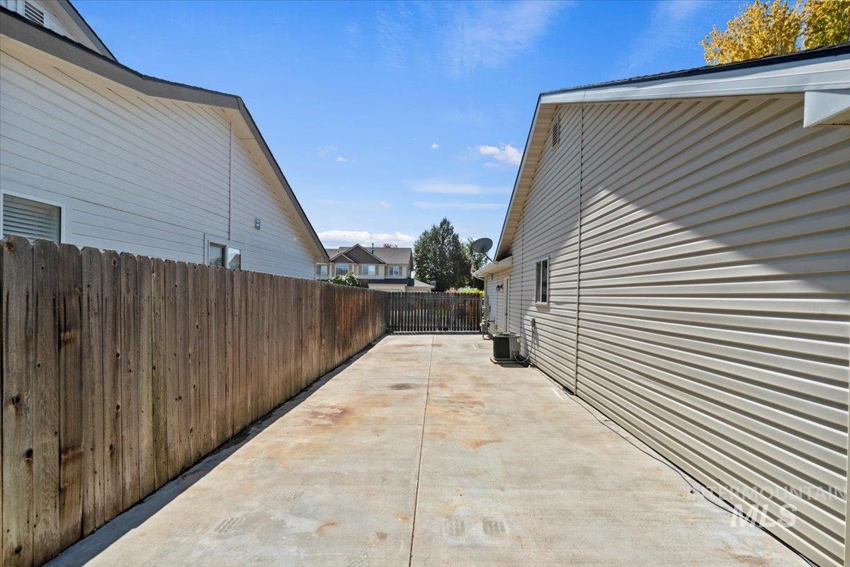 1314 W Hawk Ct., Nampa, Idaho 83651, 3 Bedrooms, 2 Bathrooms, Residential For Sale, Price $369,967, 98962203