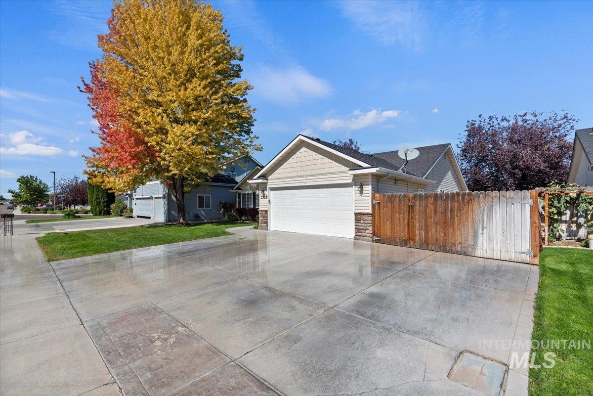 1314 W Hawk Ct., Nampa, Idaho 83651, 3 Bedrooms, 2 Bathrooms, Residential For Sale, Price $369,967, 98962203