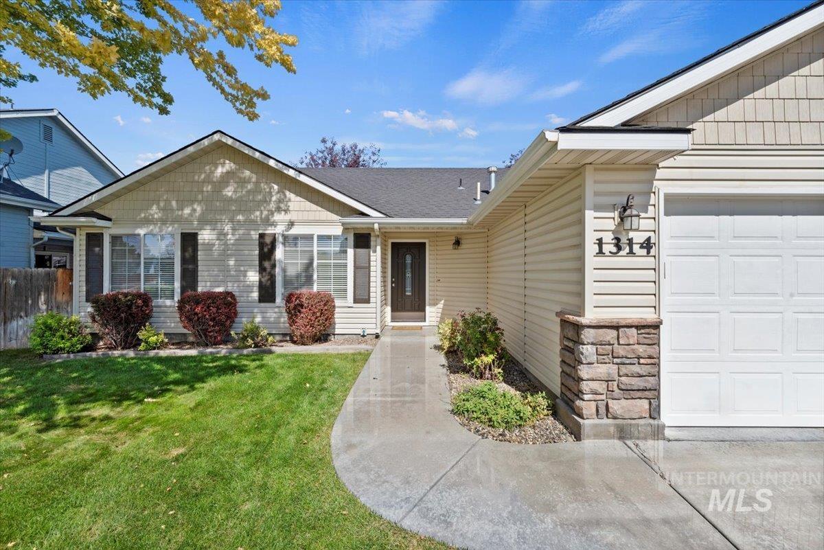 1314 W Hawk Ct., Nampa, Idaho 83651, 3 Bedrooms, 2 Bathrooms, Residential For Sale, Price $369,967, 98962203