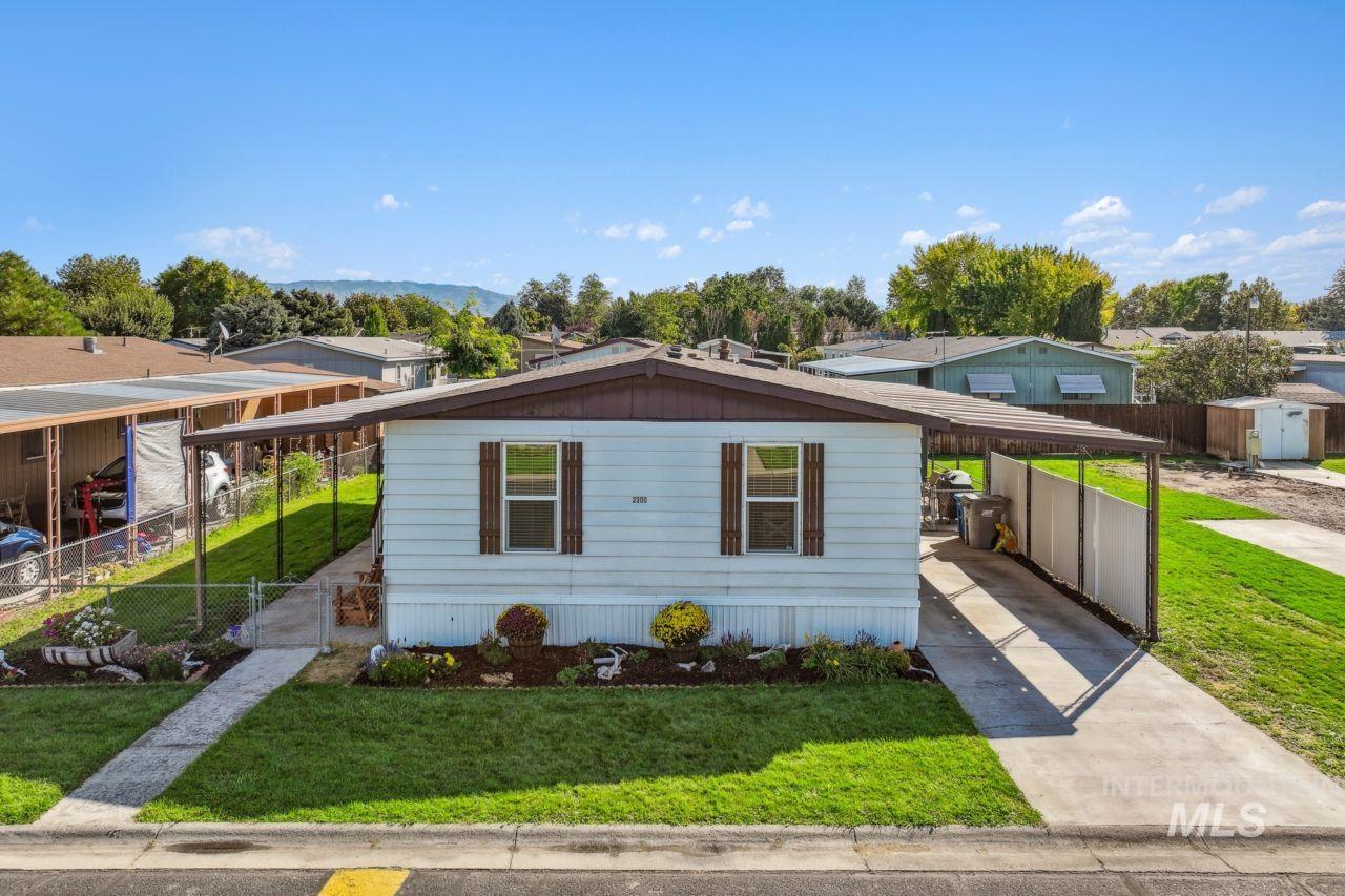 Manufactured / mobile home with an attached carport and driveway