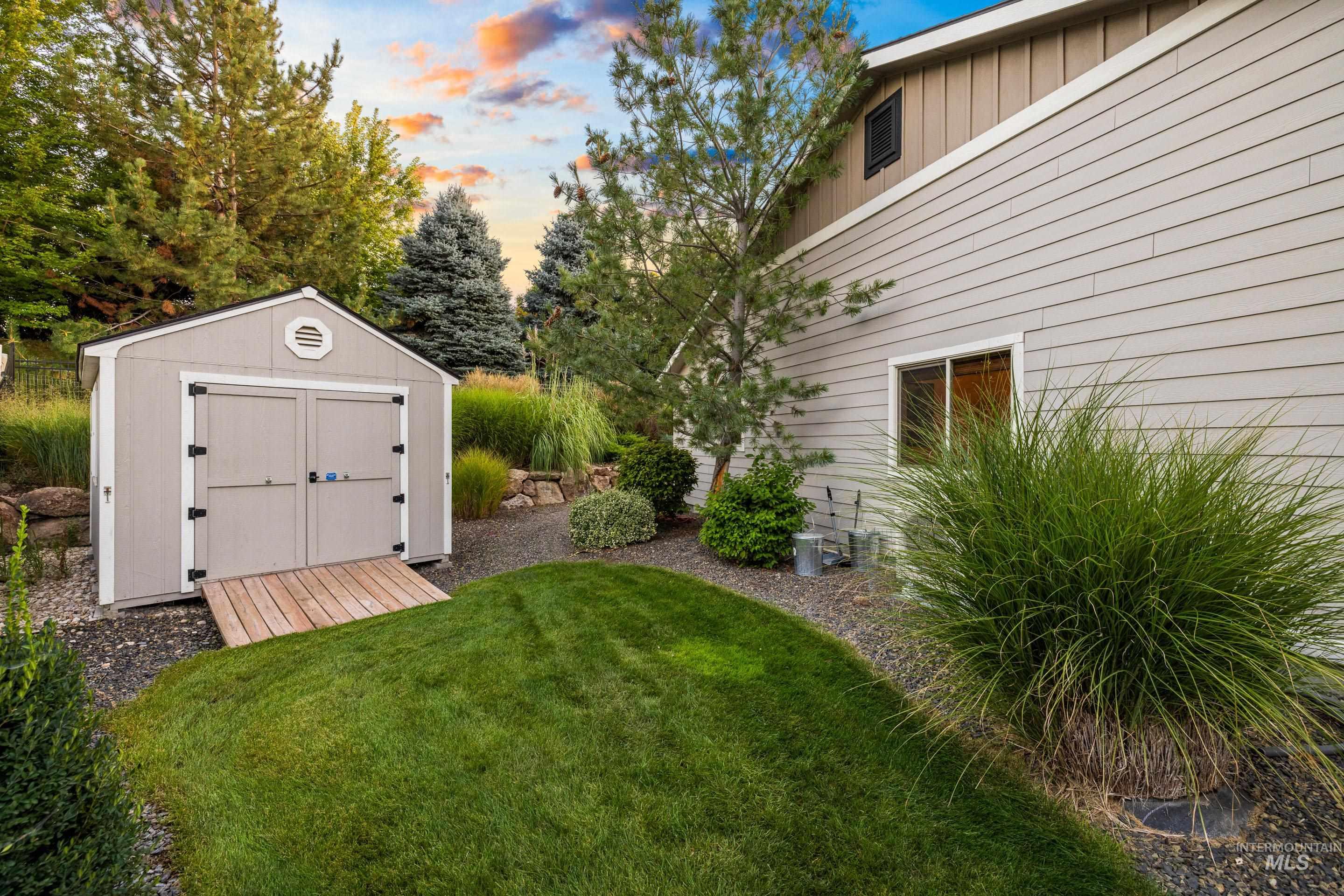 5139 W Lockner, Eagle, Idaho 83616, 4 Bedrooms, 3.5 Bathrooms, Residential For Sale, Price $794,000, 98962219
