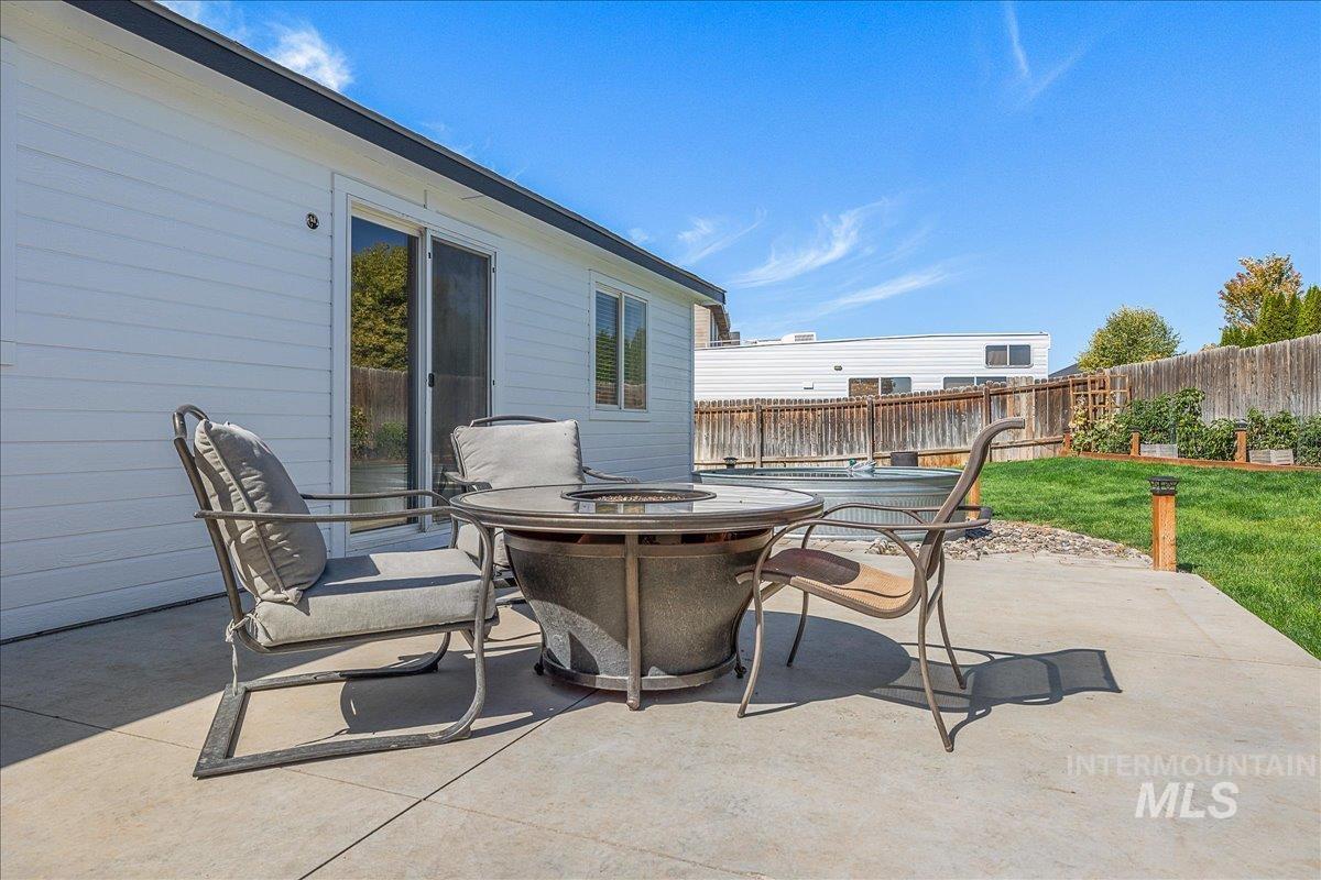 Nice sized patio for outdoor dining and relaxing!