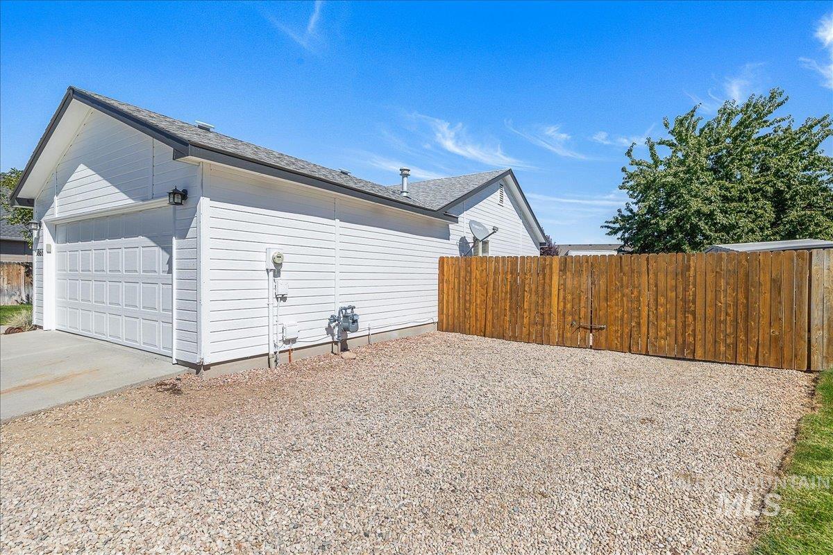 Large RV driveway and fence!