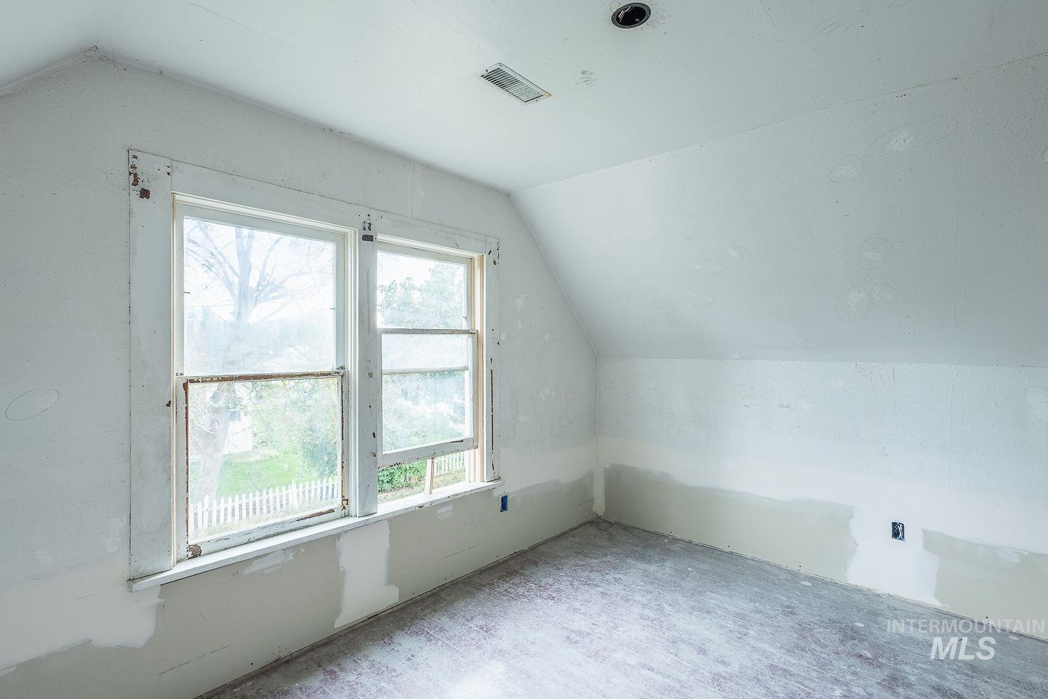 Bonus room with vaulted ceiling