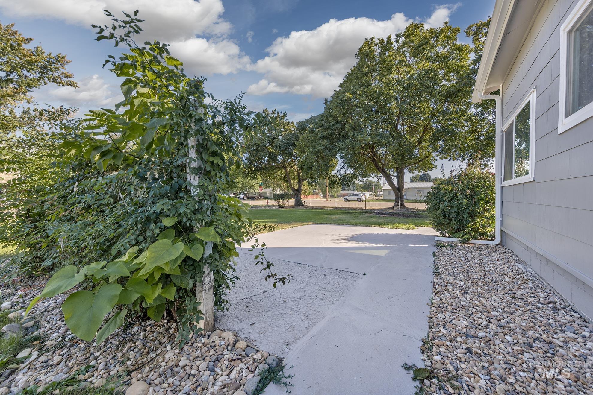 824 E Main St, Weiser, Idaho 83672, 3 Bedrooms, 2 Bathrooms, Residential For Sale, Price $349,900, 98962233