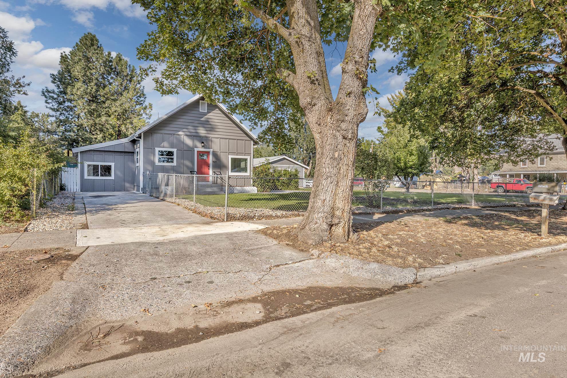 824 E Main St, Weiser, Idaho 83672, 3 Bedrooms, 2 Bathrooms, Residential For Sale, Price $349,900, 98962233