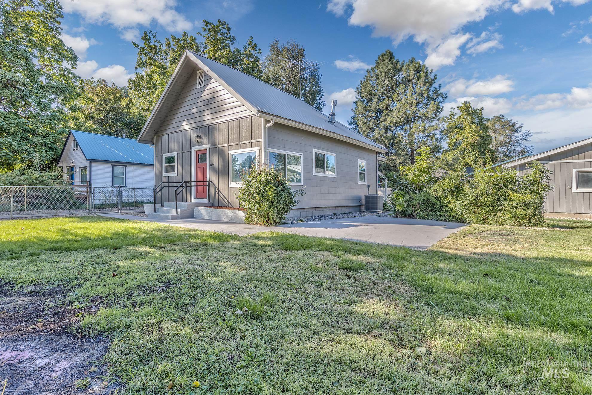 824 E Main St, Weiser, Idaho 83672, 3 Bedrooms, 2 Bathrooms, Residential For Sale, Price $349,900, 98962233