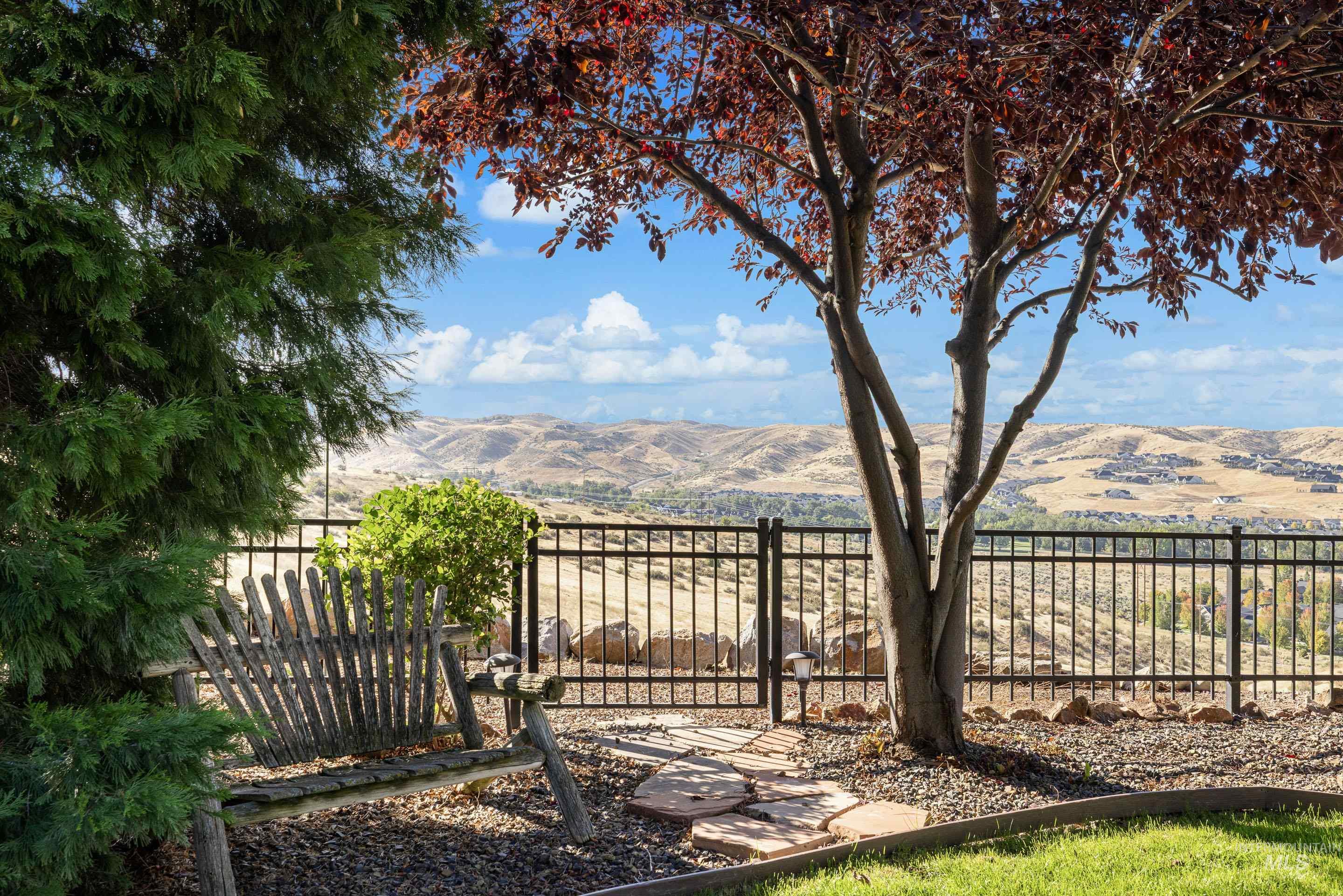 View of yard featuring a mountain view