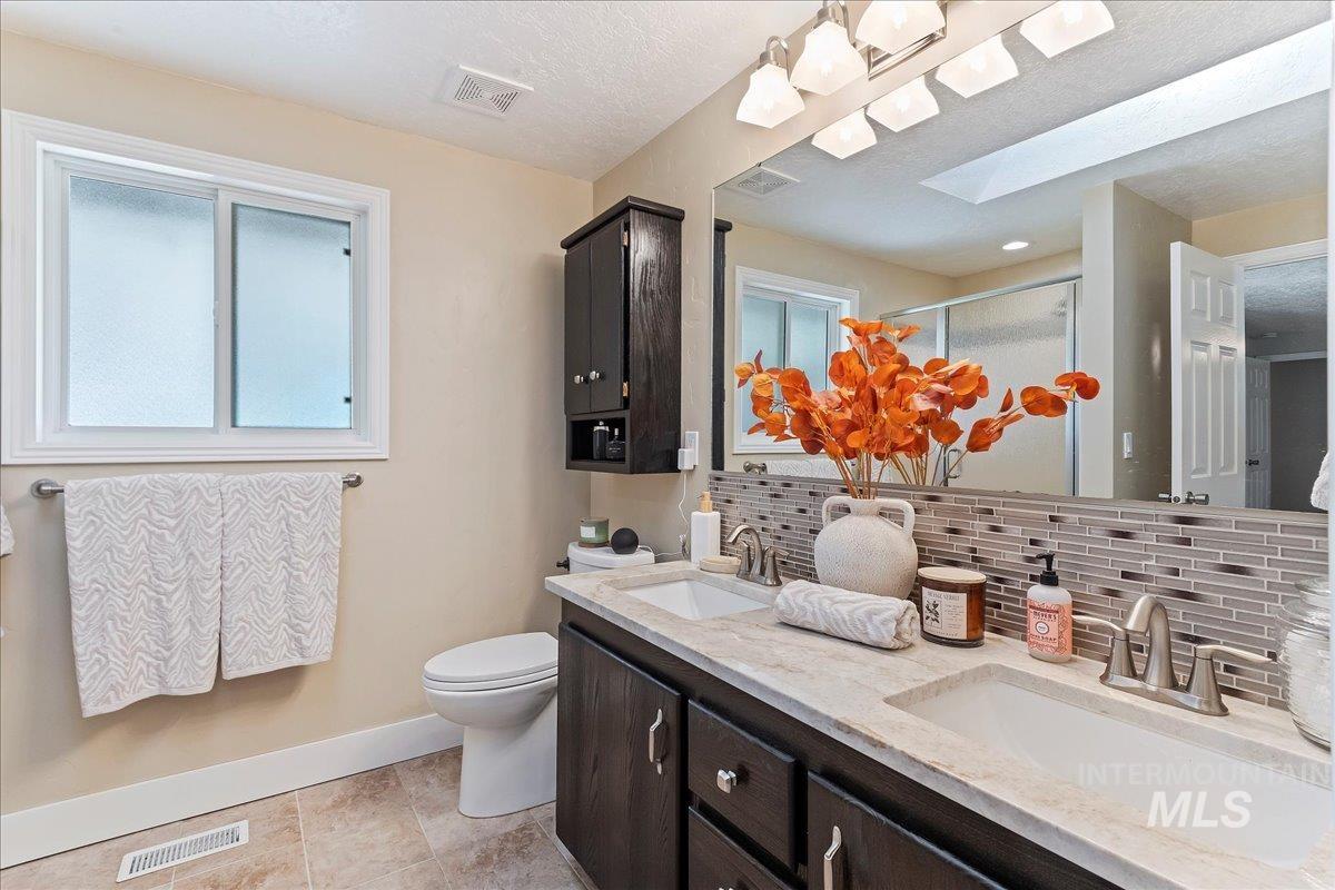 11851 Hensen Dr, Nampa, Idaho 83651-8202, 5 Bedrooms, 2 Bathrooms, Residential For Sale, Price $749,900, 98962258