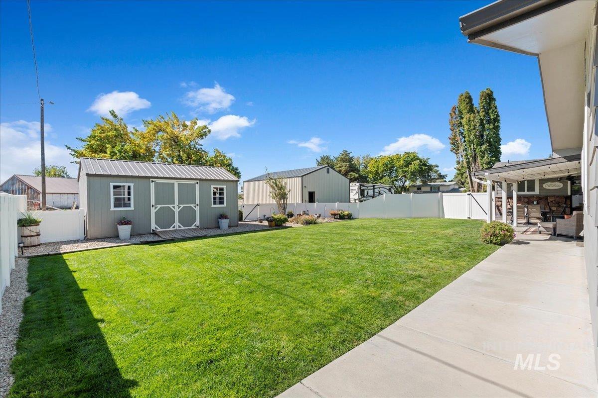 11851 Hensen Dr, Nampa, Idaho 83651-8202, 5 Bedrooms, 2 Bathrooms, Residential For Sale, Price $749,900, 98962258