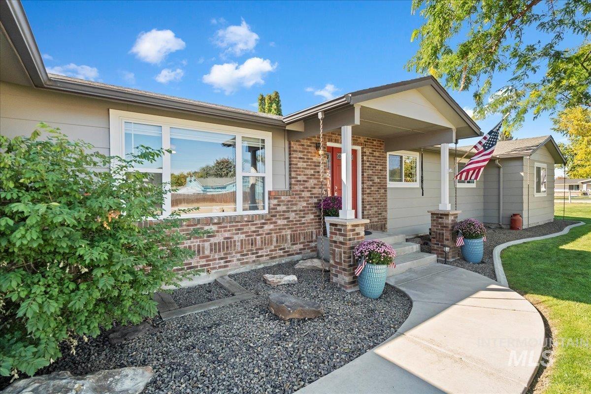 11851 Hensen Dr, Nampa, Idaho 83651-8202, 5 Bedrooms, 2 Bathrooms, Residential For Sale, Price $749,900, 98962258