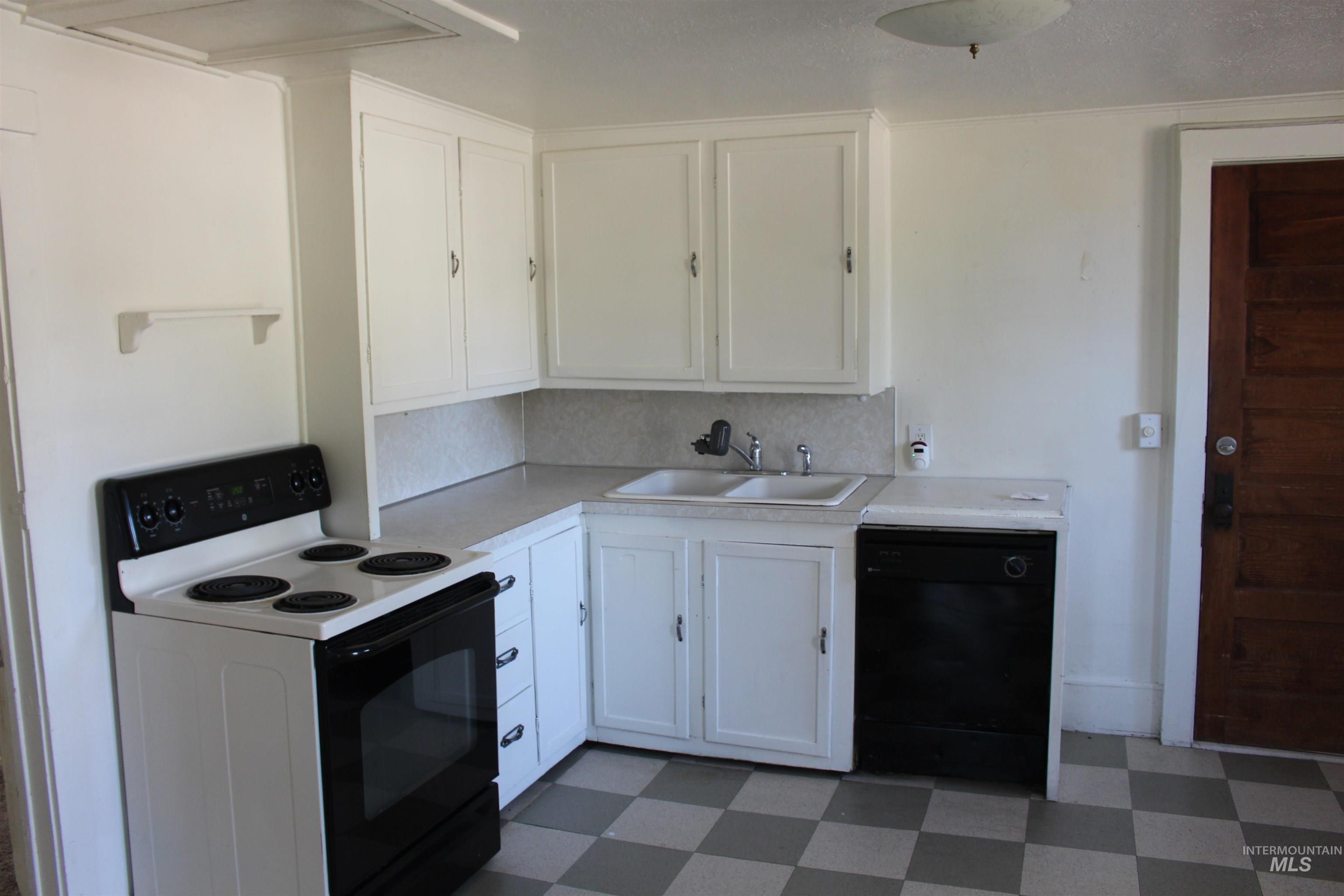 2602 W Bannock St, Boise, Idaho 83702, 2 Bedrooms, 2 Bathrooms, Residential For Sale, Price $415,000, 98962262