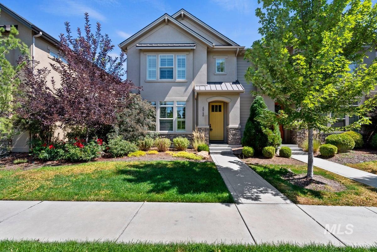 Craftsman inspired home with stucco siding, stone siding, and a front yard
