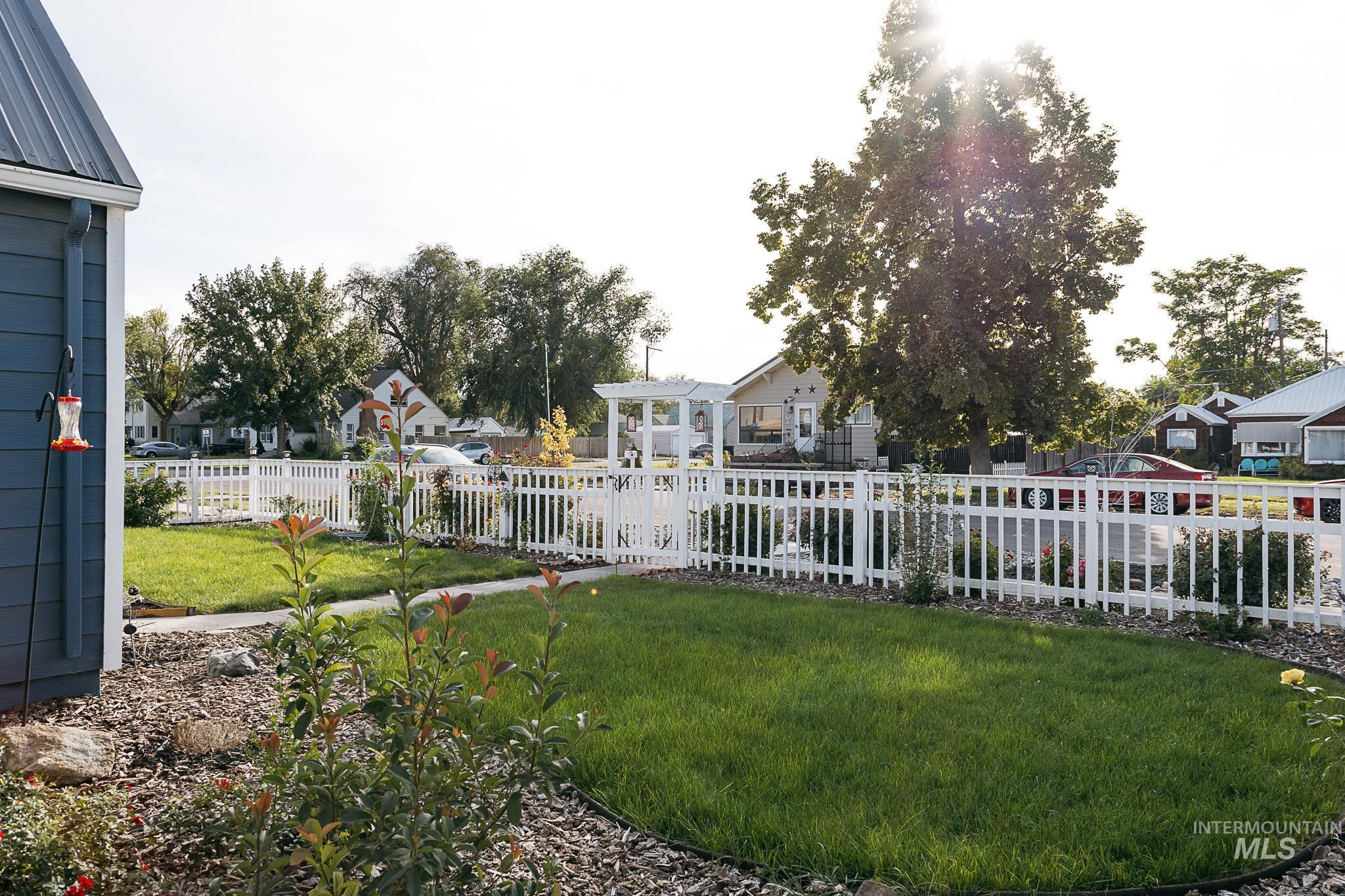 View of yard with a residential view