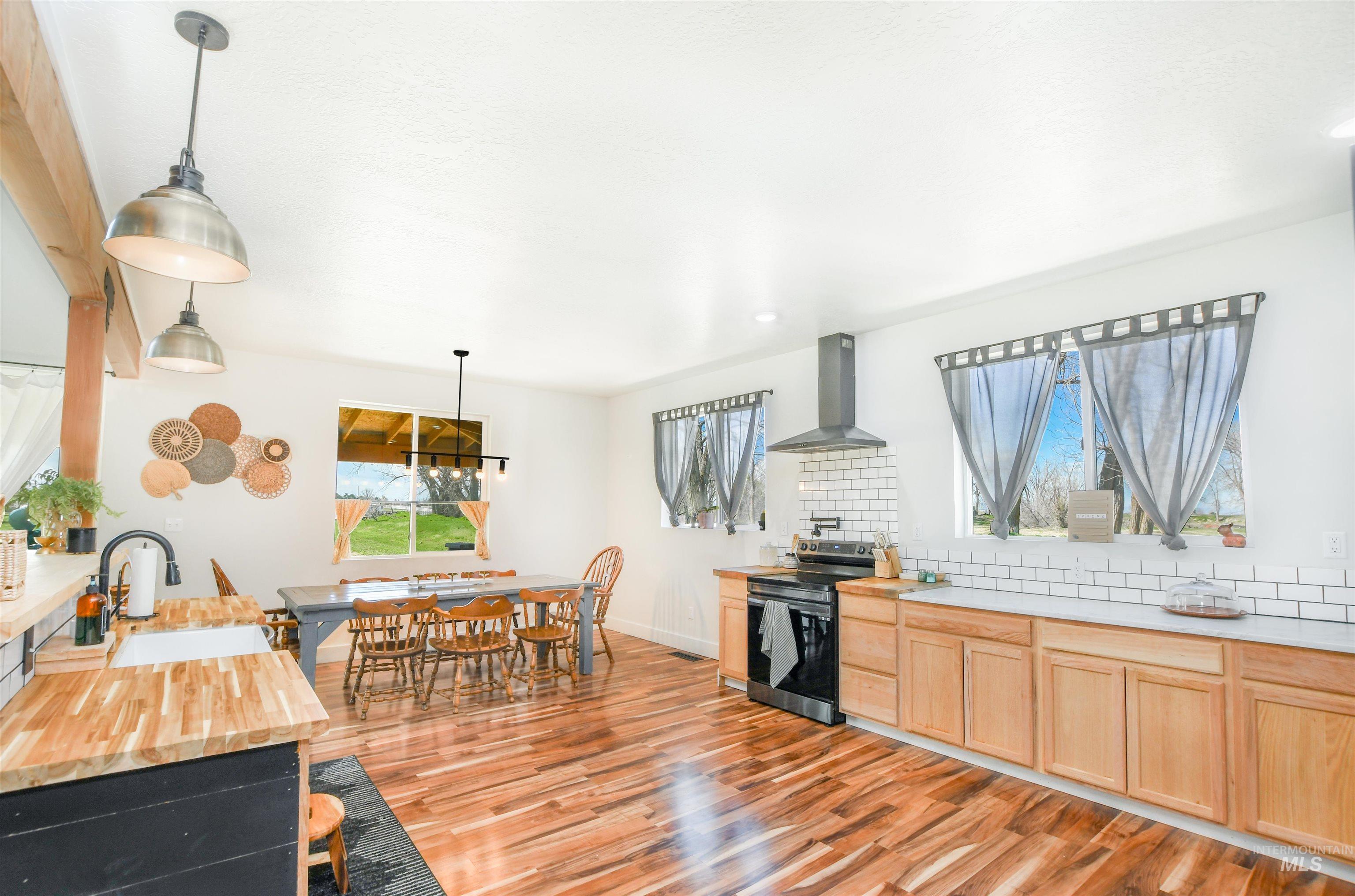 6141 E Toon Ln, Kuna, Idaho 83634, 7 Bedrooms, 5 Bathrooms, Residential For Sale, Price $995,000, 98962281