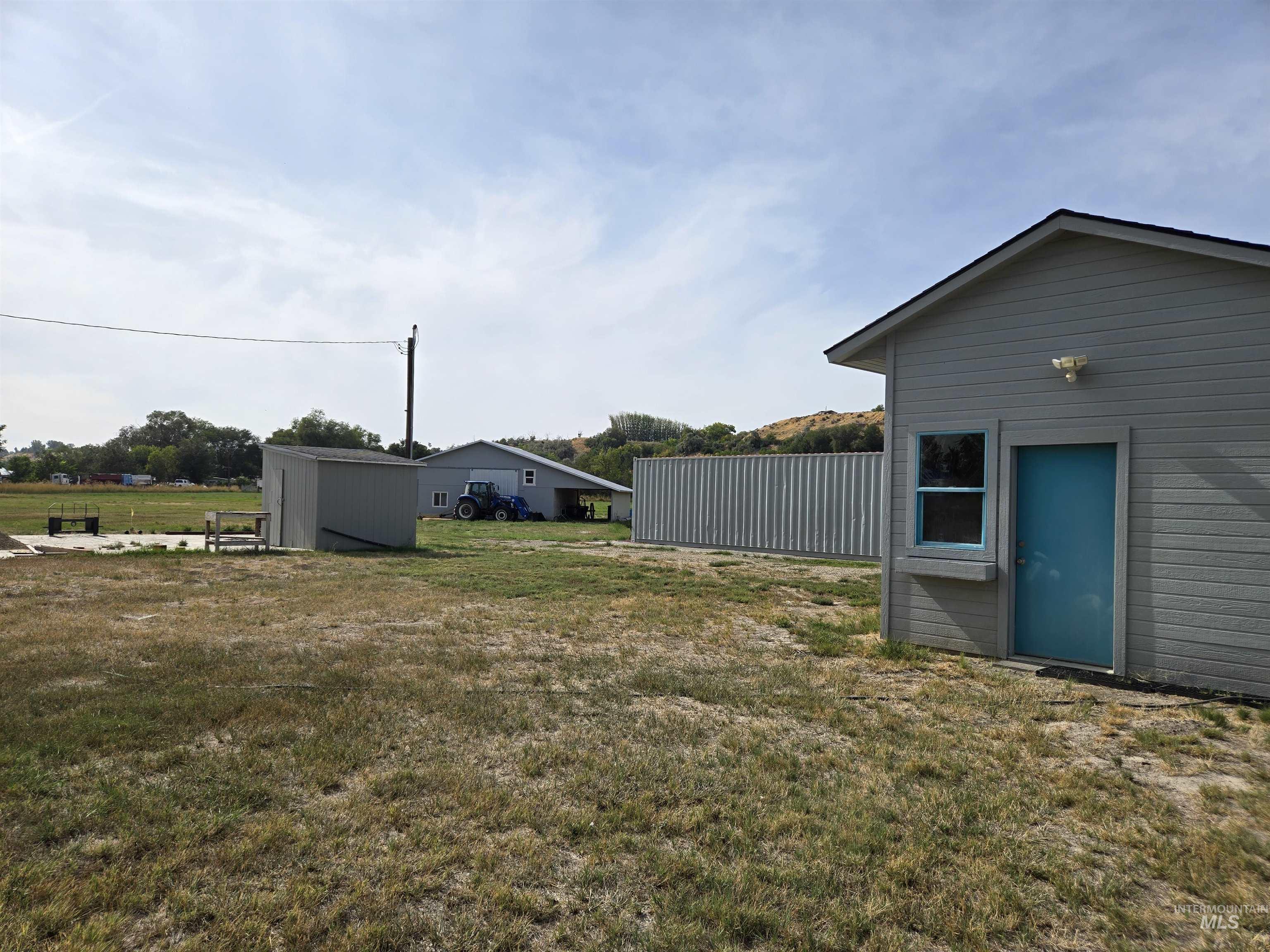 View of yard featuring an outdoor structure