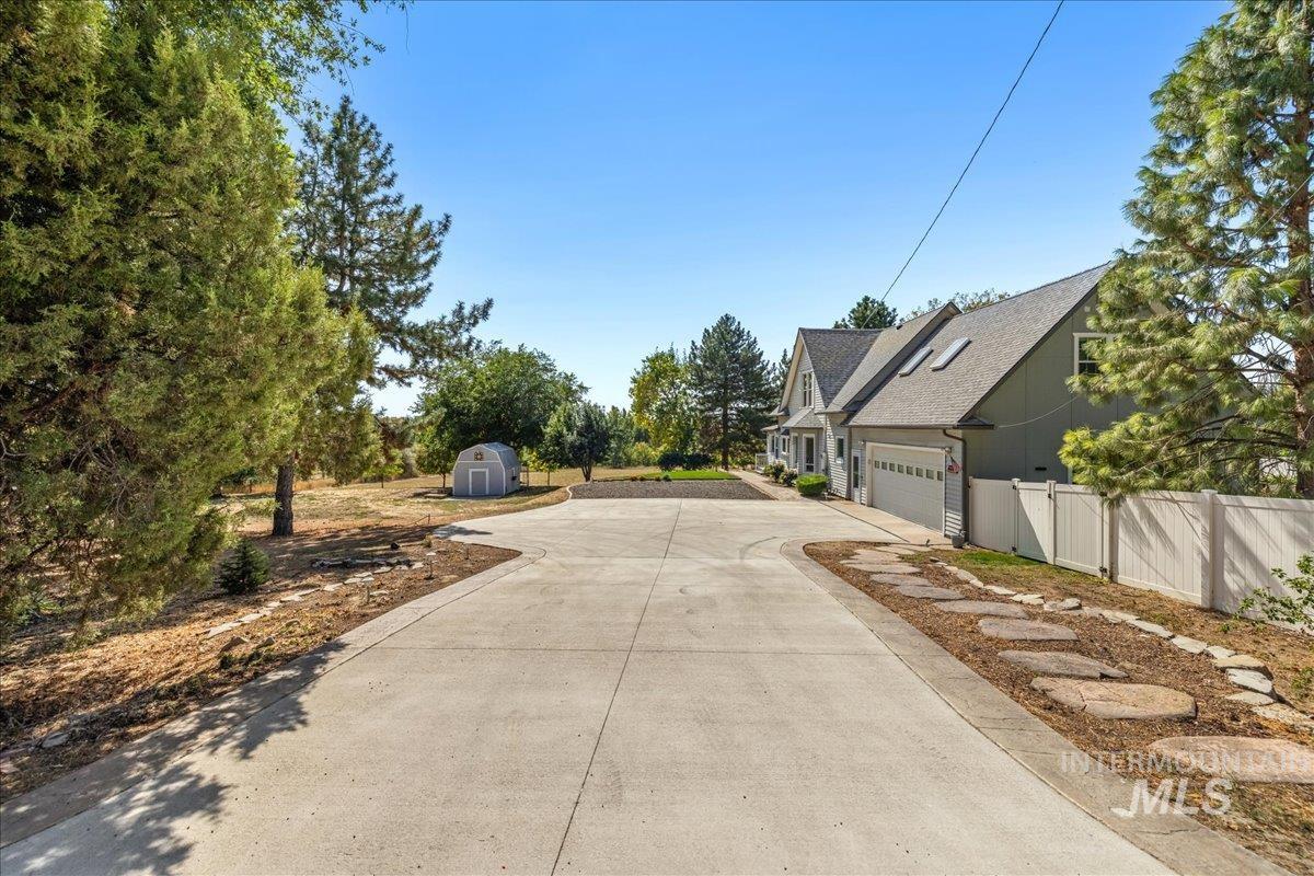 5611 W Hill Road, Boise, Idaho 83703, 5 Bedrooms, 3 Bathrooms, Residential For Sale, Price $1,175,000, 98962287