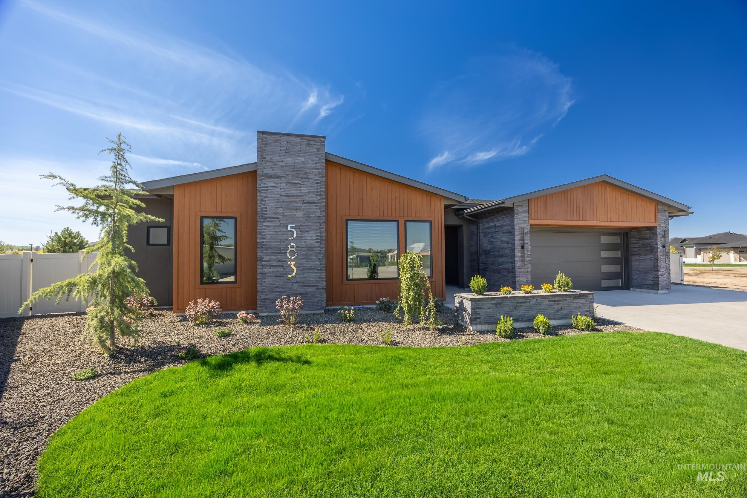 View of front of house featuring driveway and a garage