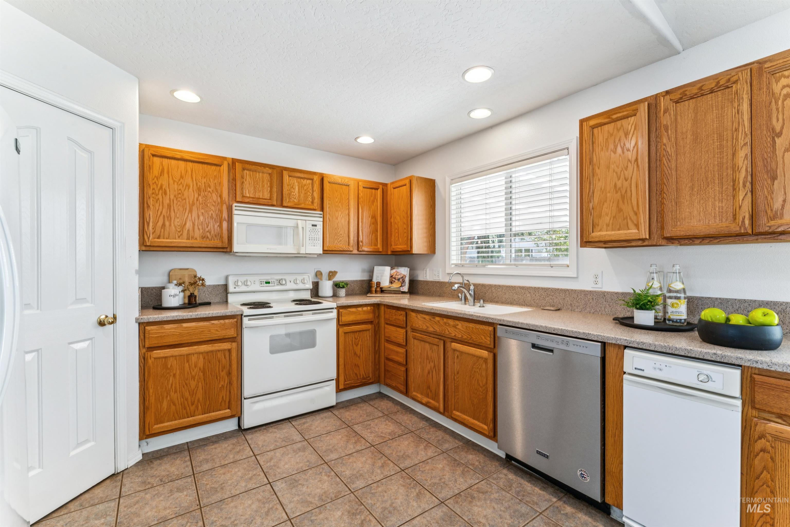 11577 Mount Hood, Nampa, Idaho 83651, 3 Bedrooms, 2 Bathrooms, Residential For Sale, Price $385,000, 98962289