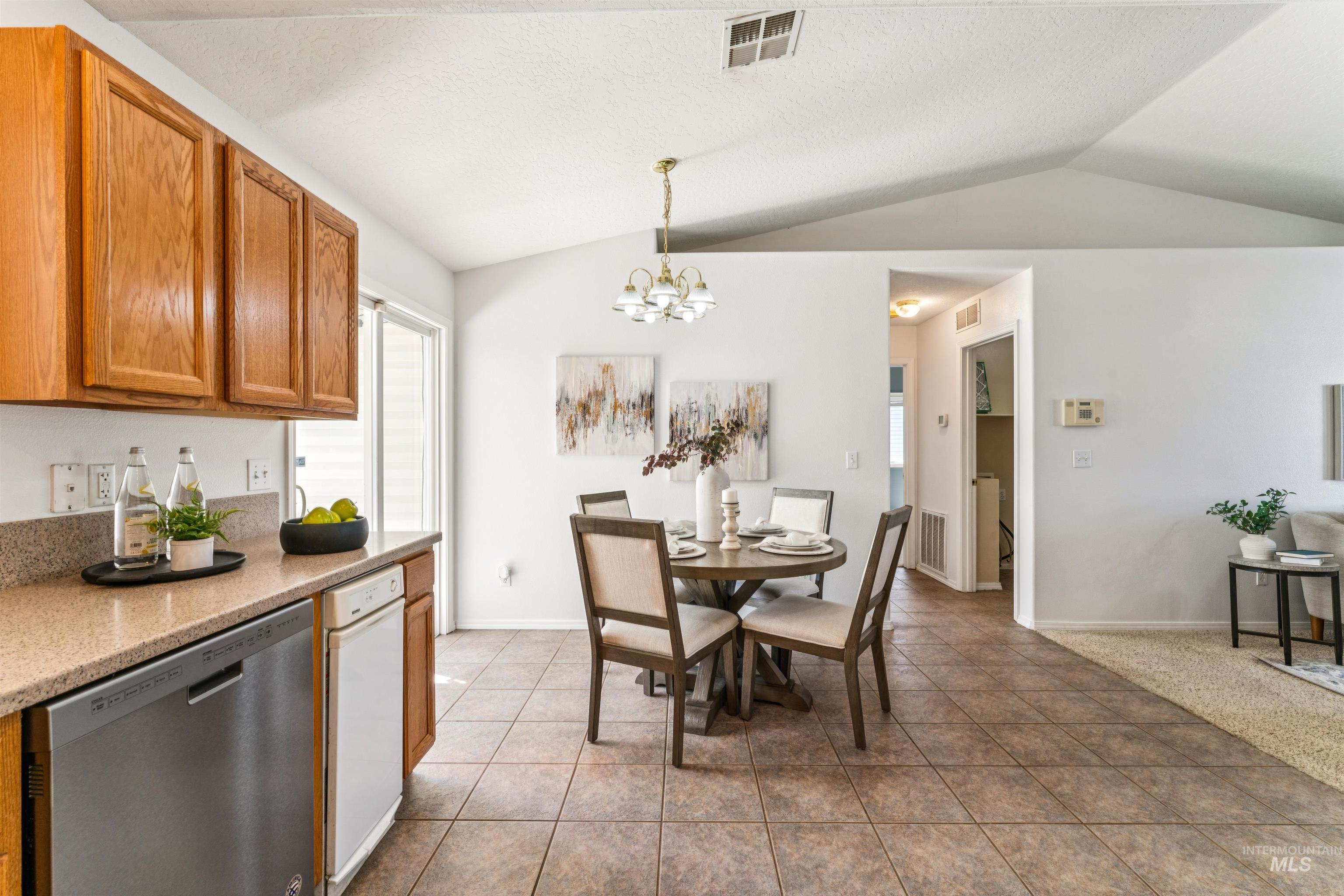 11577 Mount Hood, Nampa, Idaho 83651, 3 Bedrooms, 2 Bathrooms, Residential For Sale, Price $385,000, 98962289