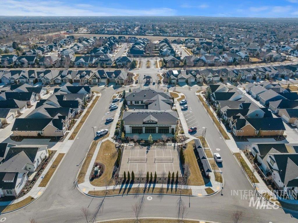 172 W Pavilion Ln, Meridian, Idaho 83646, 2 Bedrooms, 2 Bathrooms, Residential For Sale, Price $599,900, 98962293