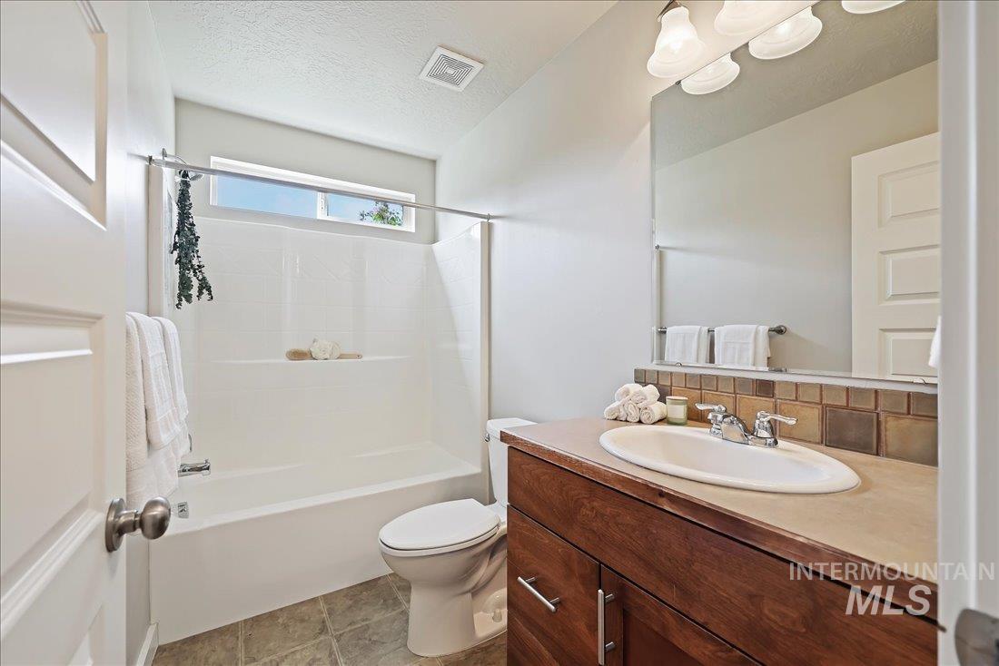 1914 S Sandcrest Way, Nampa, Idaho 83686-9679, 3 Bedrooms, 2 Bathrooms, Residential For Sale, Price $415,000, 98962307