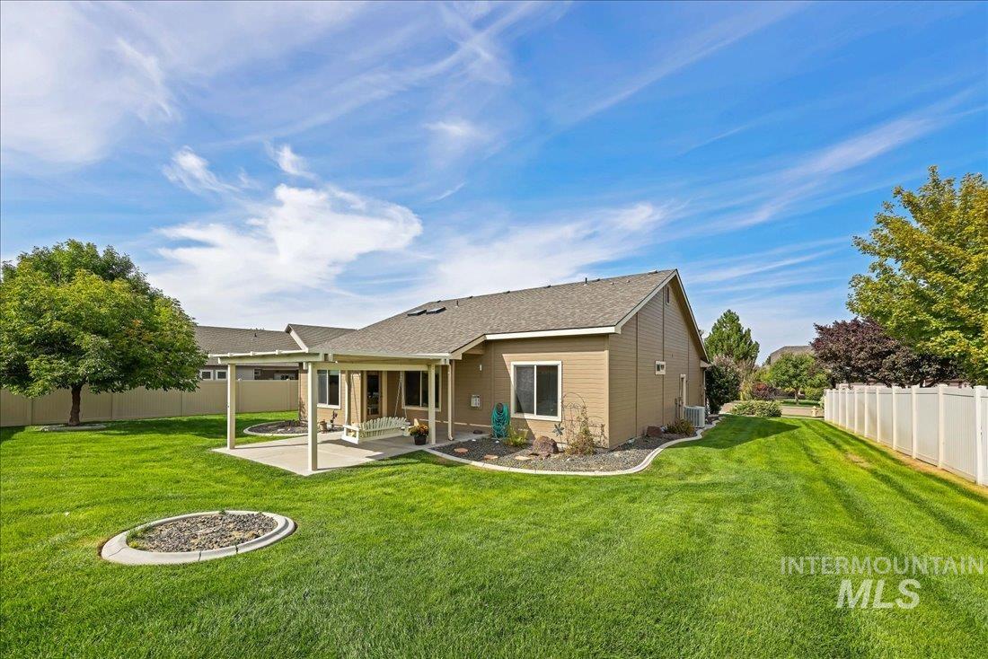1914 S Sandcrest Way, Nampa, Idaho 83686-9679, 3 Bedrooms, 2 Bathrooms, Residential For Sale, Price $415,000, 98962307