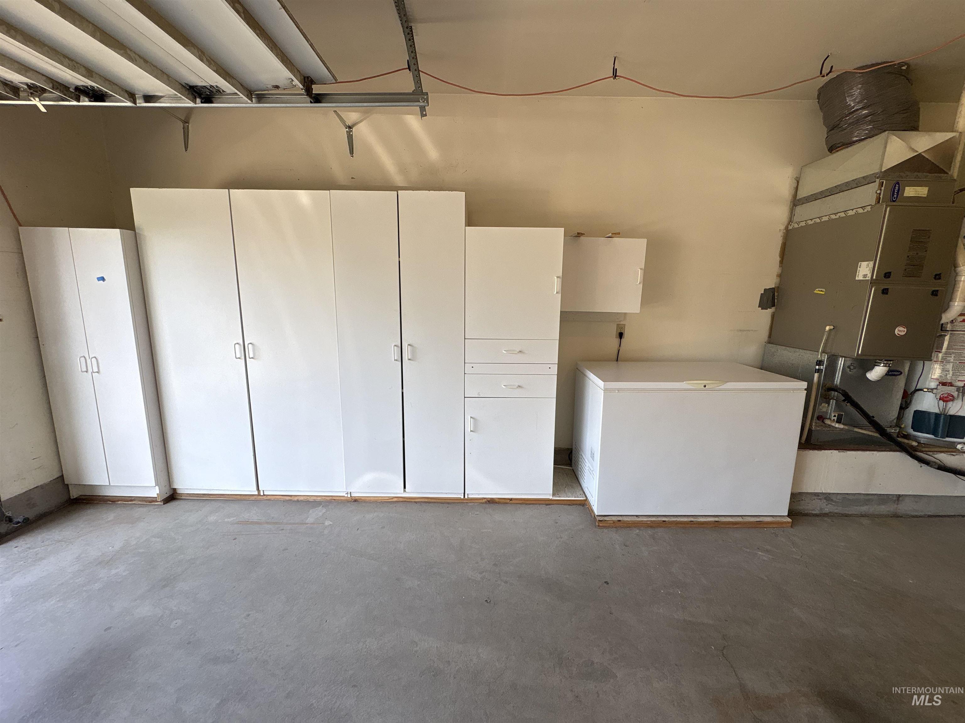 Garage with heating unit