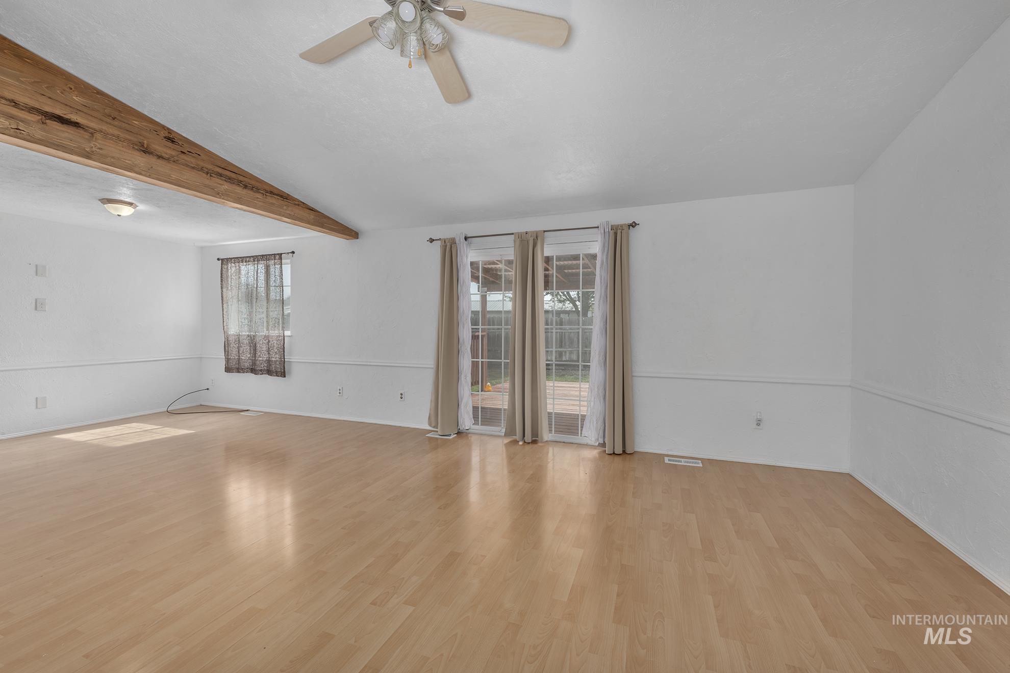 Unfurnished room featuring light wood-type flooring and ceiling fan