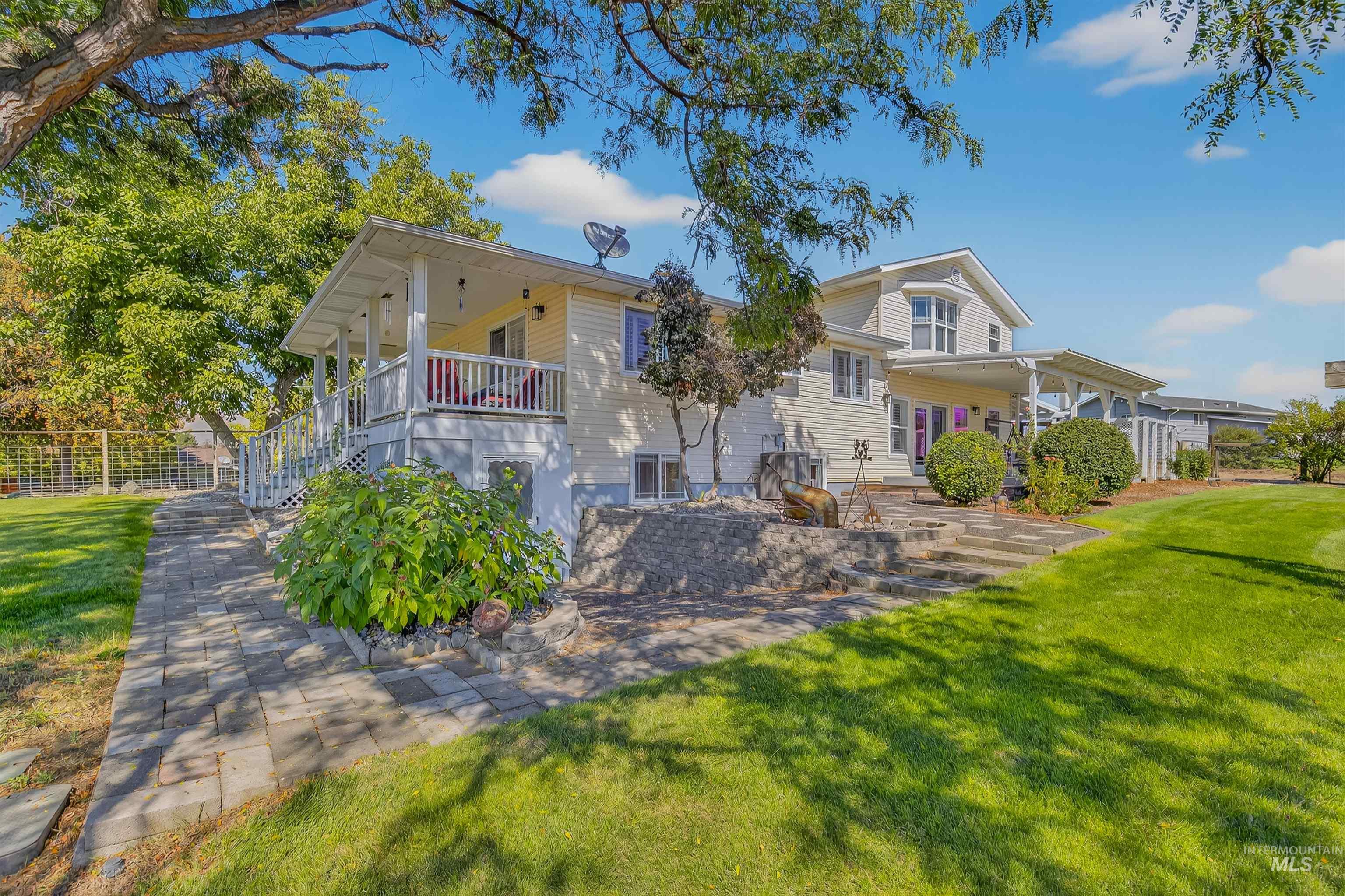2335 Valleyview Ct., Clarkston, Washington 99403, 3 Bedrooms, 2.5 Bathrooms, Residential For Sale, Price $639,000, 98962321