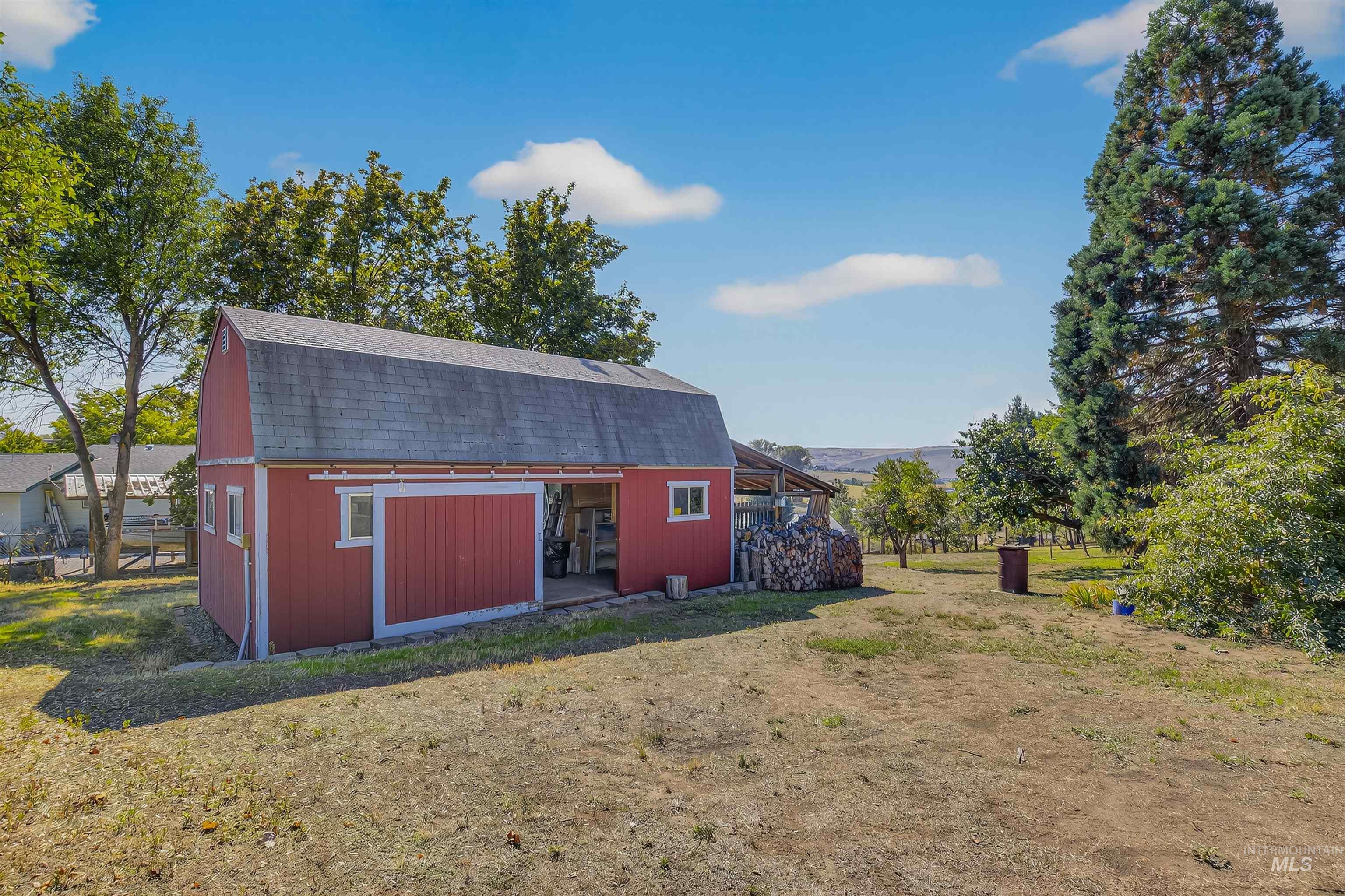 2335 Valleyview Ct., Clarkston, Washington 99403, 3 Bedrooms, 2.5 Bathrooms, Residential For Sale, Price $639,000, 98962321