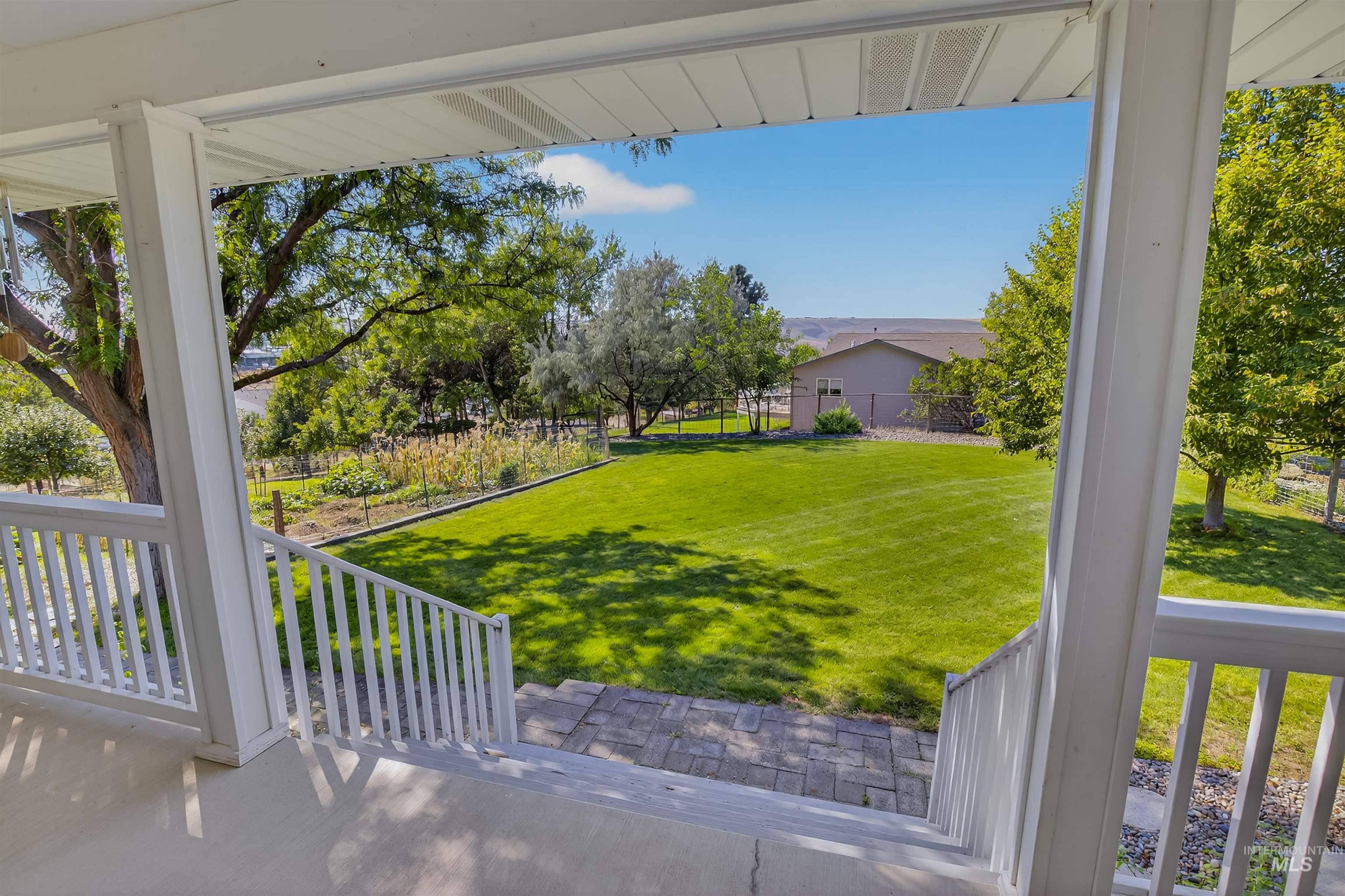 2335 Valleyview Ct., Clarkston, Washington 99403, 3 Bedrooms, 2.5 Bathrooms, Residential For Sale, Price $639,000, 98962321